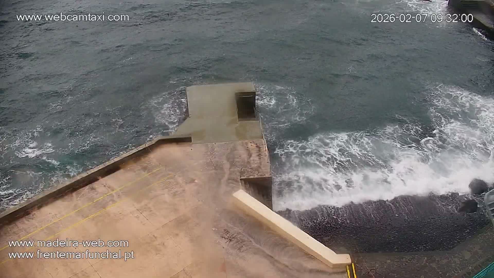 Barreirinha Beach & Funchal Center Live Cam - Funchal, Madeira, Portugal