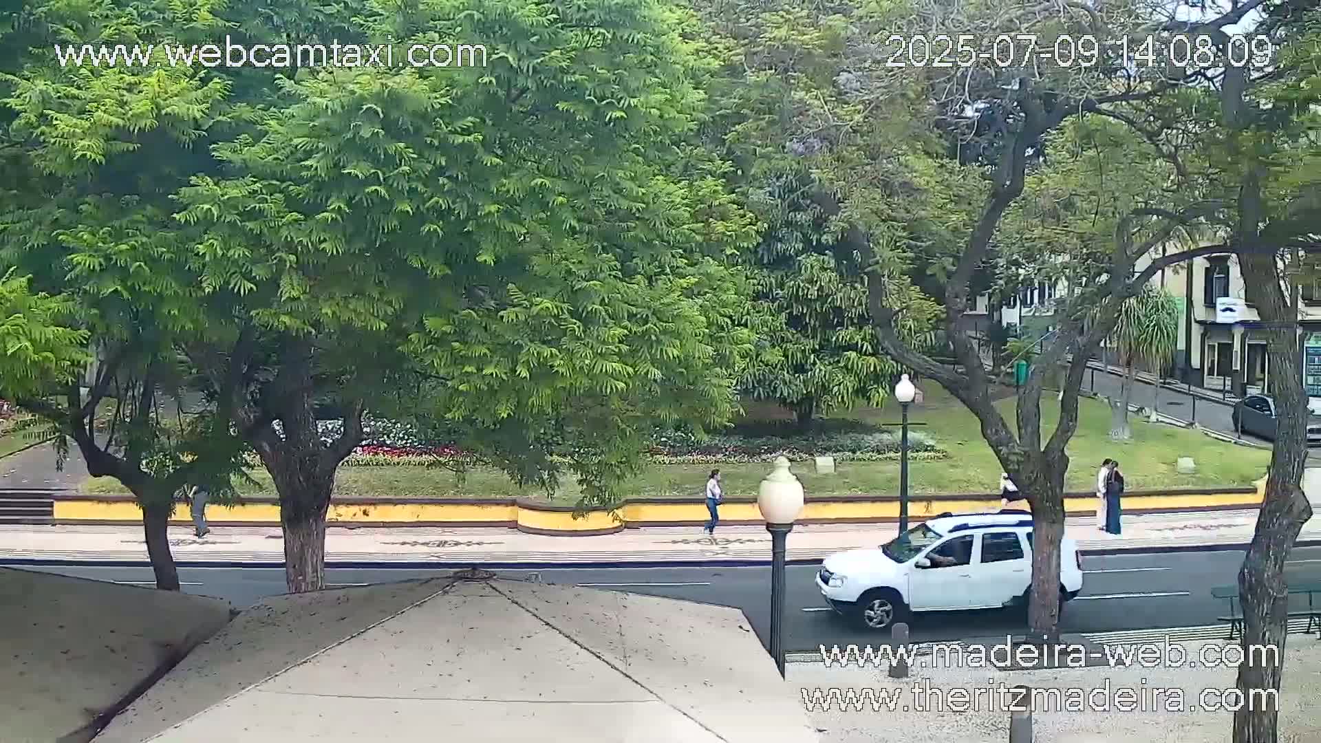 Ritz , Avenida Arriaga Avenue Live Cam - Funchal, Madeira, Portugal
