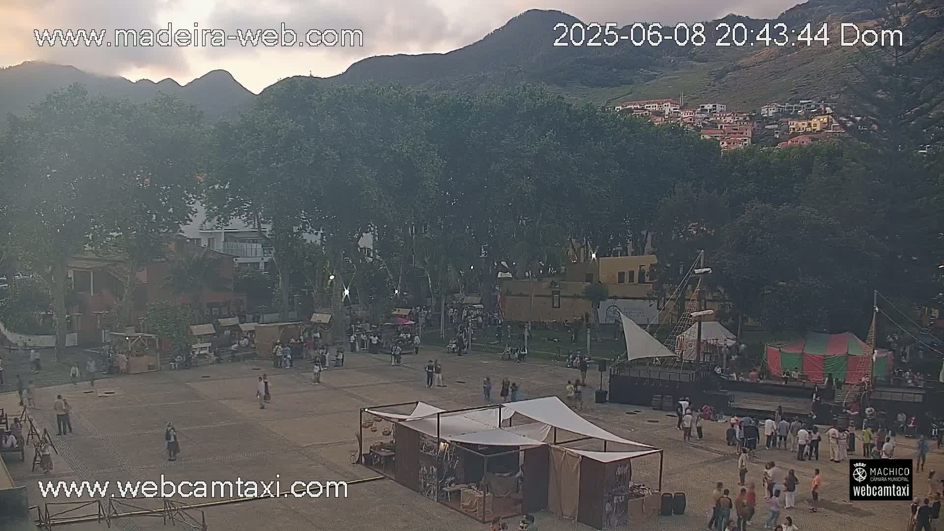 Forum Machico Mall & Machico Beach Live Cam - Machico, Madeira, Portugal