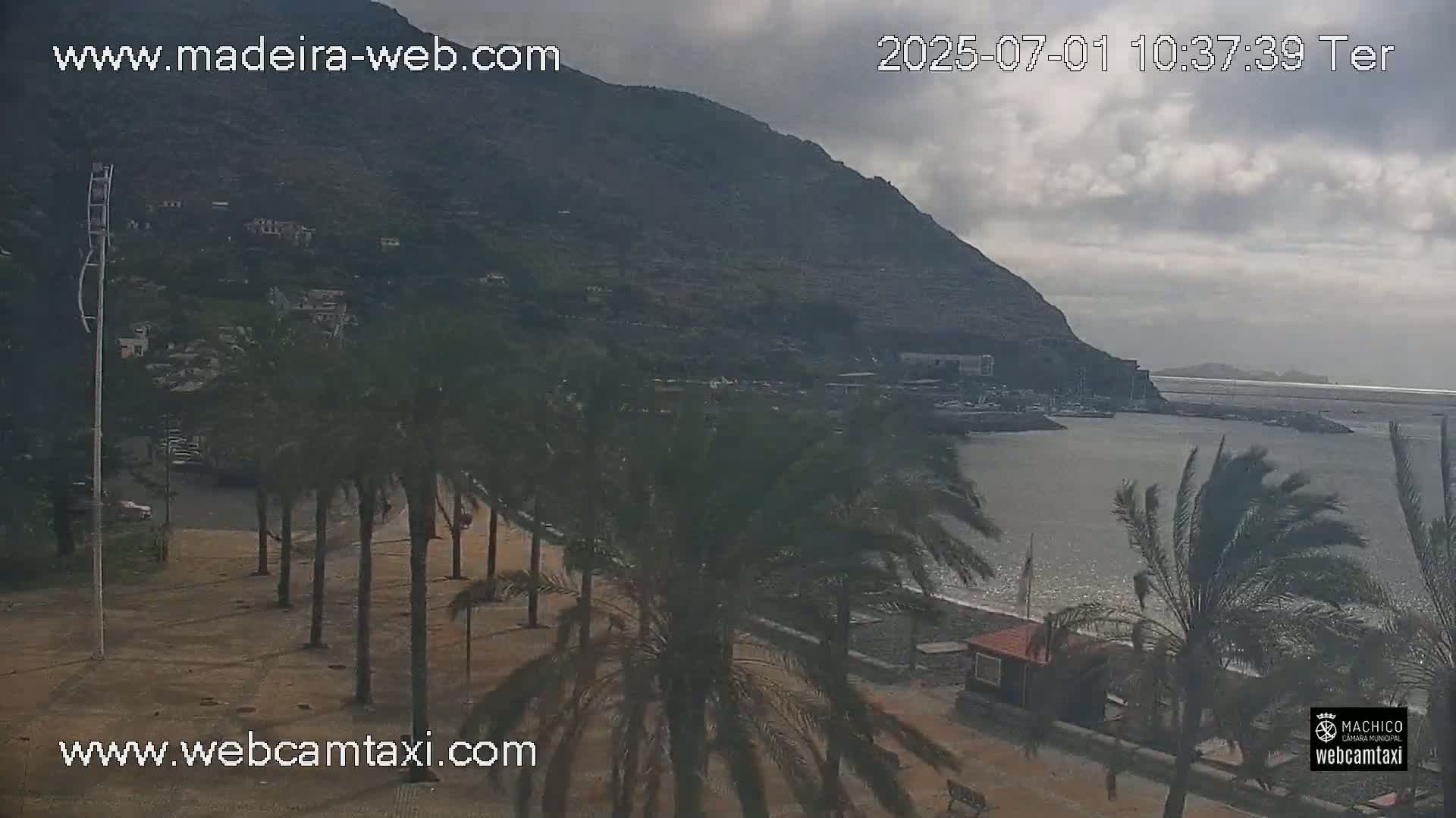 Forum Machico Mall & Machico Beach Live Cam - Machico, Madeira, Portugal