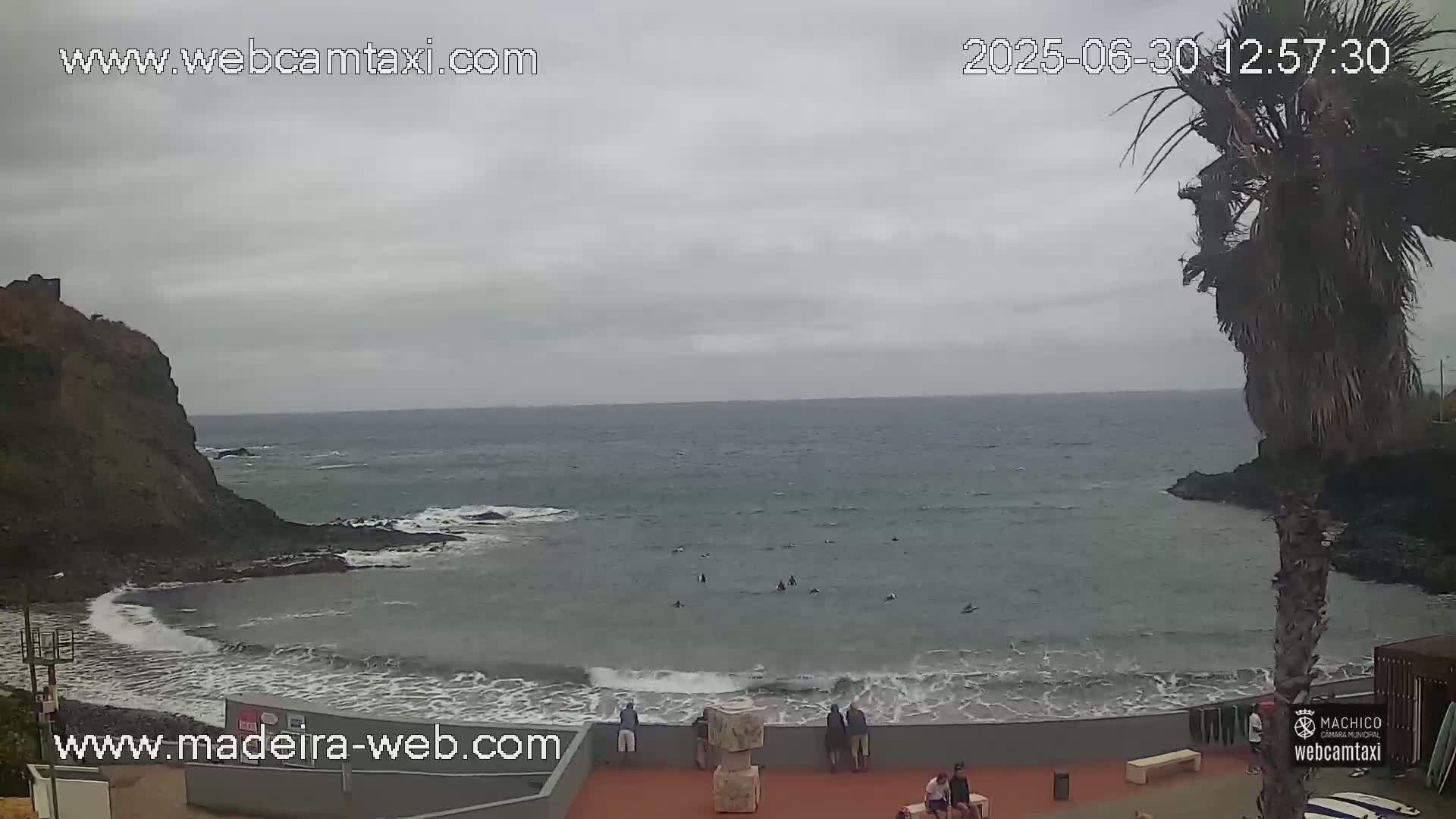 Porto da Cruz , Praia da Alagoa Beach Live Cam - Machico, Madeira, Portugal