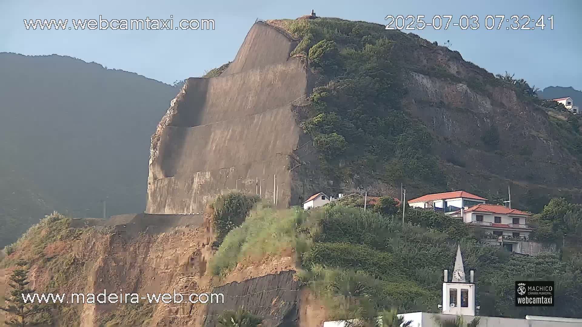 Porto da Cruz , Praia da Alagoa Beach Live Cam - Machico, Madeira, Portugal