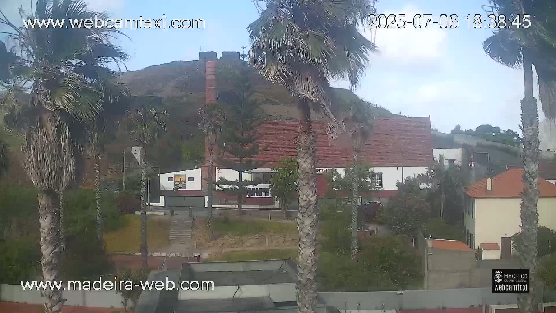 Porto da Cruz , Praia da Alagoa Beach Live Cam - Machico, Madeira, Portugal