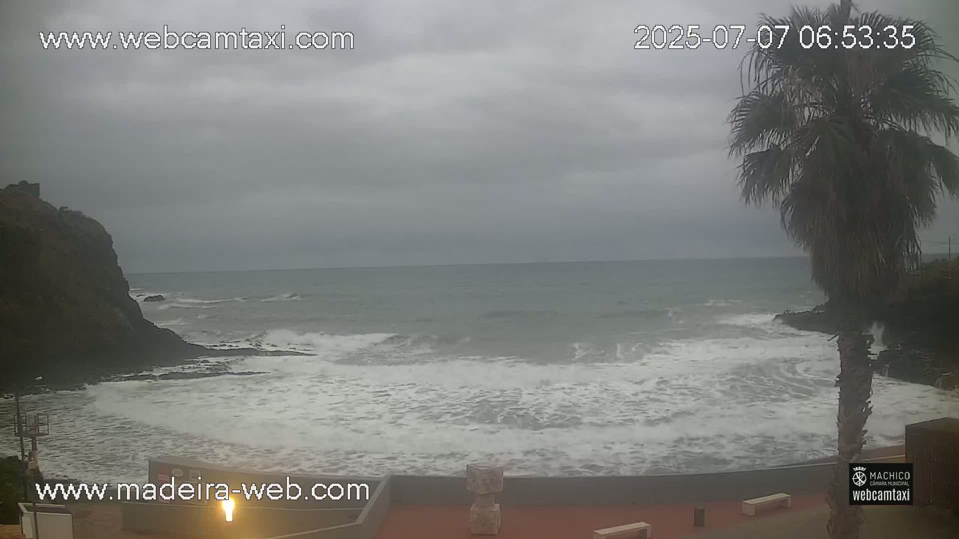 Porto da Cruz , Praia da Alagoa Beach Live Cam - Machico, Madeira, Portugal
