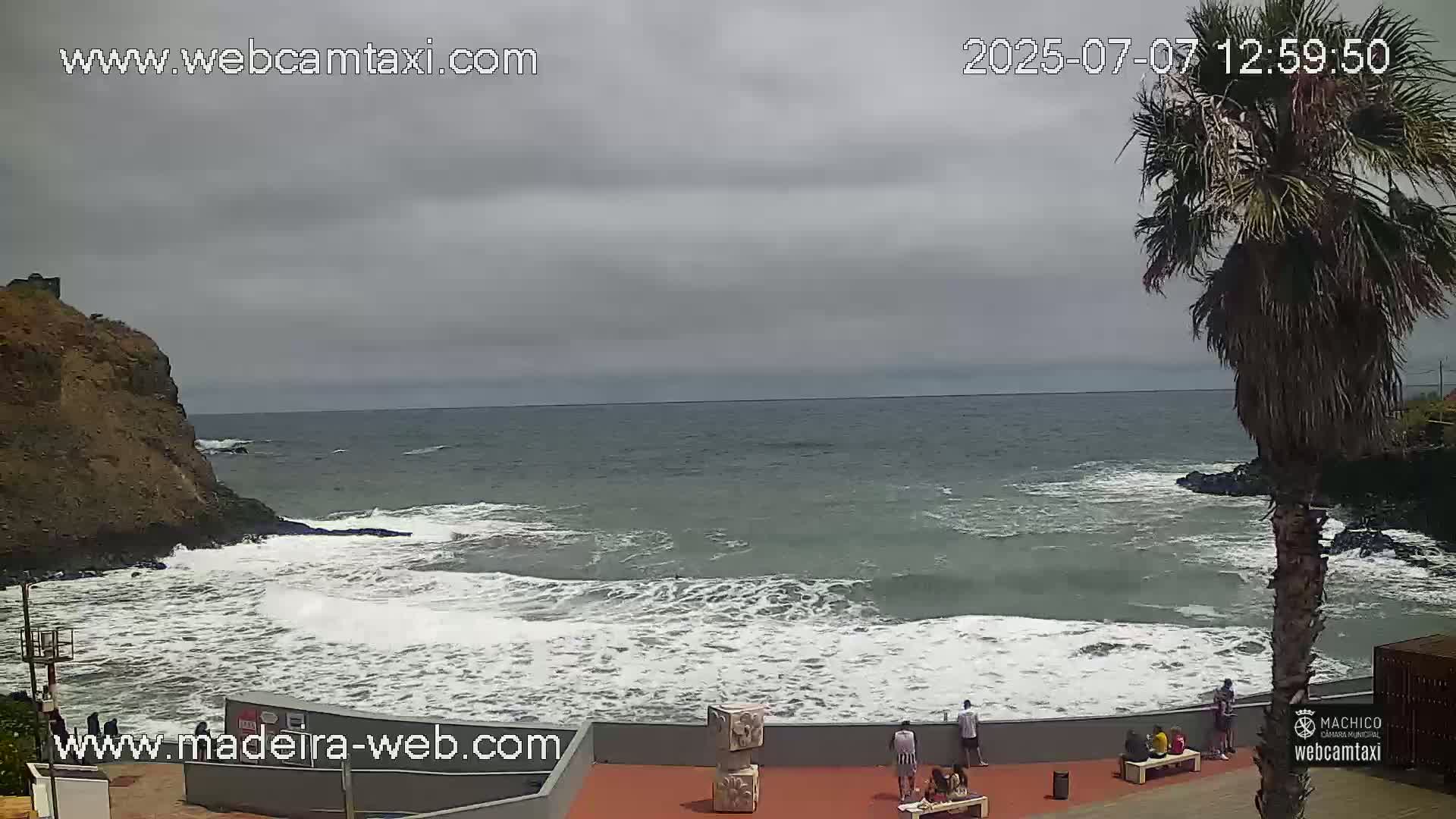 Porto da Cruz , Praia da Alagoa Beach Live Cam - Machico, Madeira, Portugal