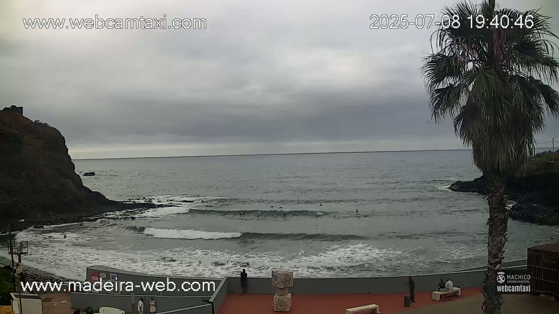 Porto da Cruz , Praia da Alagoa Beach Live Cam - Machico, Madeira, Portugal