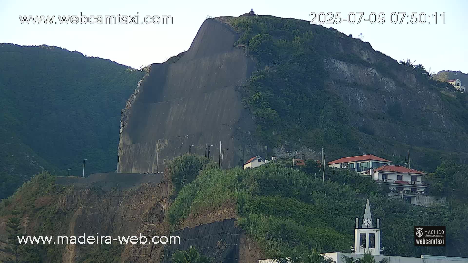 Porto da Cruz , Praia da Alagoa Beach Live Cam - Machico, Madeira, Portugal