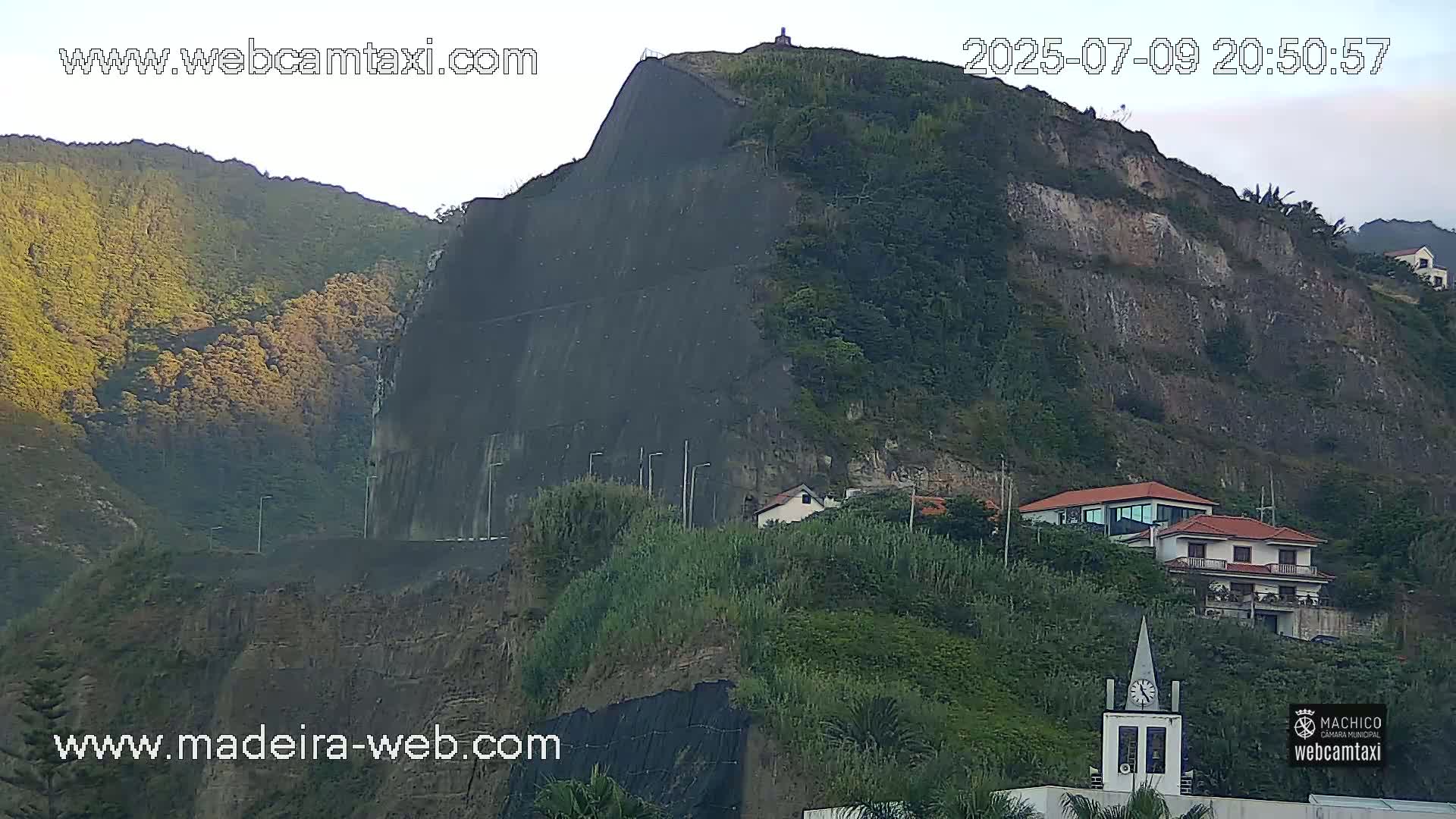 Porto da Cruz , Praia da Alagoa Beach Live Cam - Machico, Madeira, Portugal
