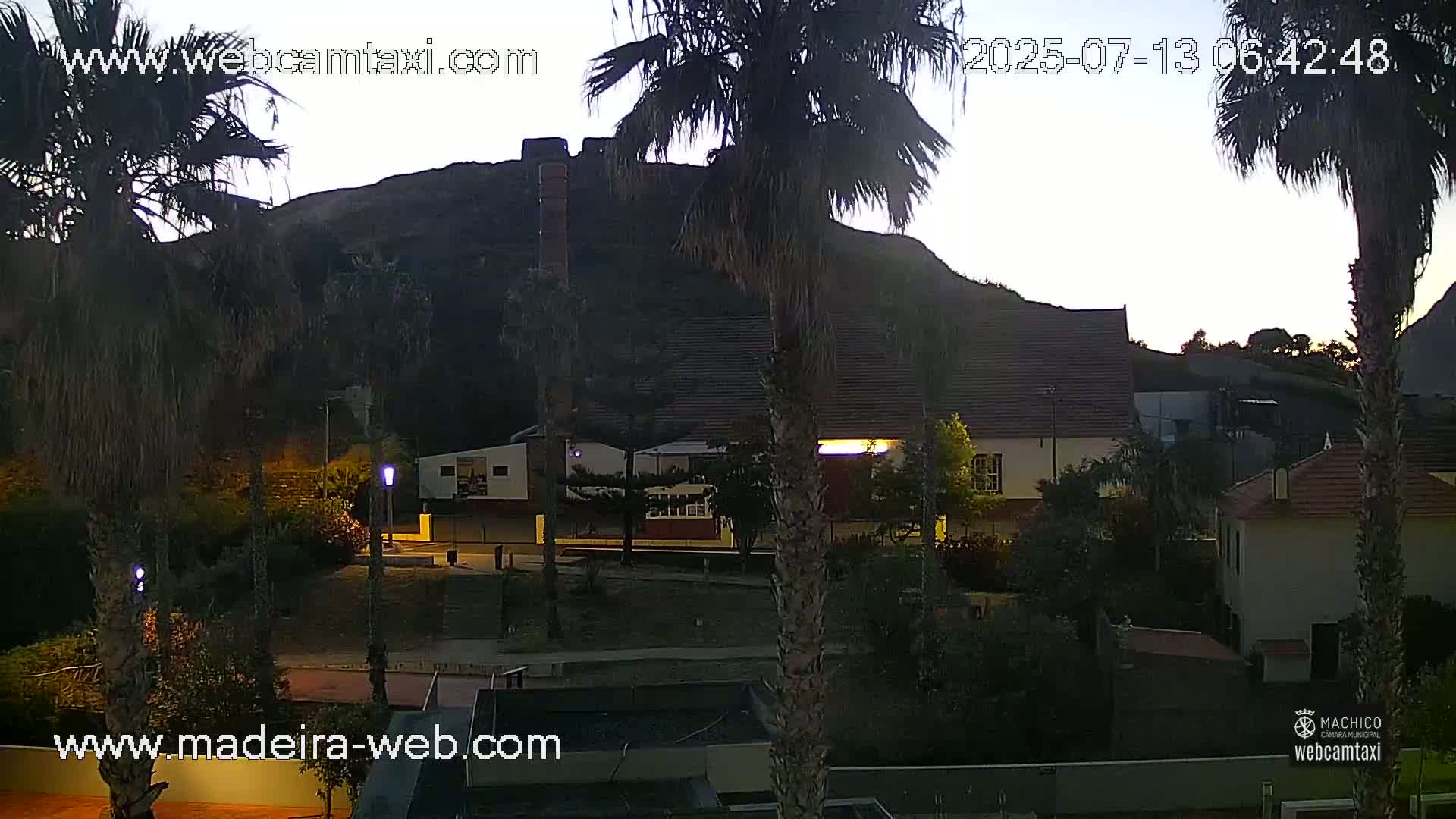 Porto da Cruz , Praia da Alagoa Beach Live Cam - Machico, Madeira, Portugal