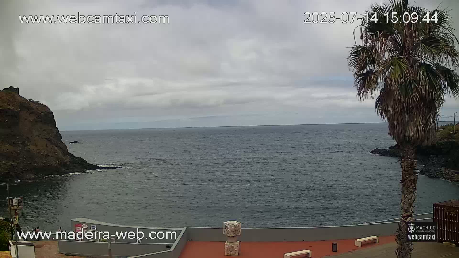 Porto da Cruz , Praia da Alagoa Beach Live Cam - Machico, Madeira, Portugal