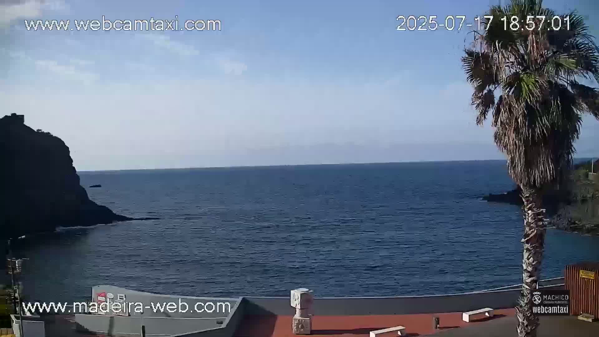 Porto da Cruz , Praia da Alagoa Beach Live Cam - Machico, Madeira, Portugal