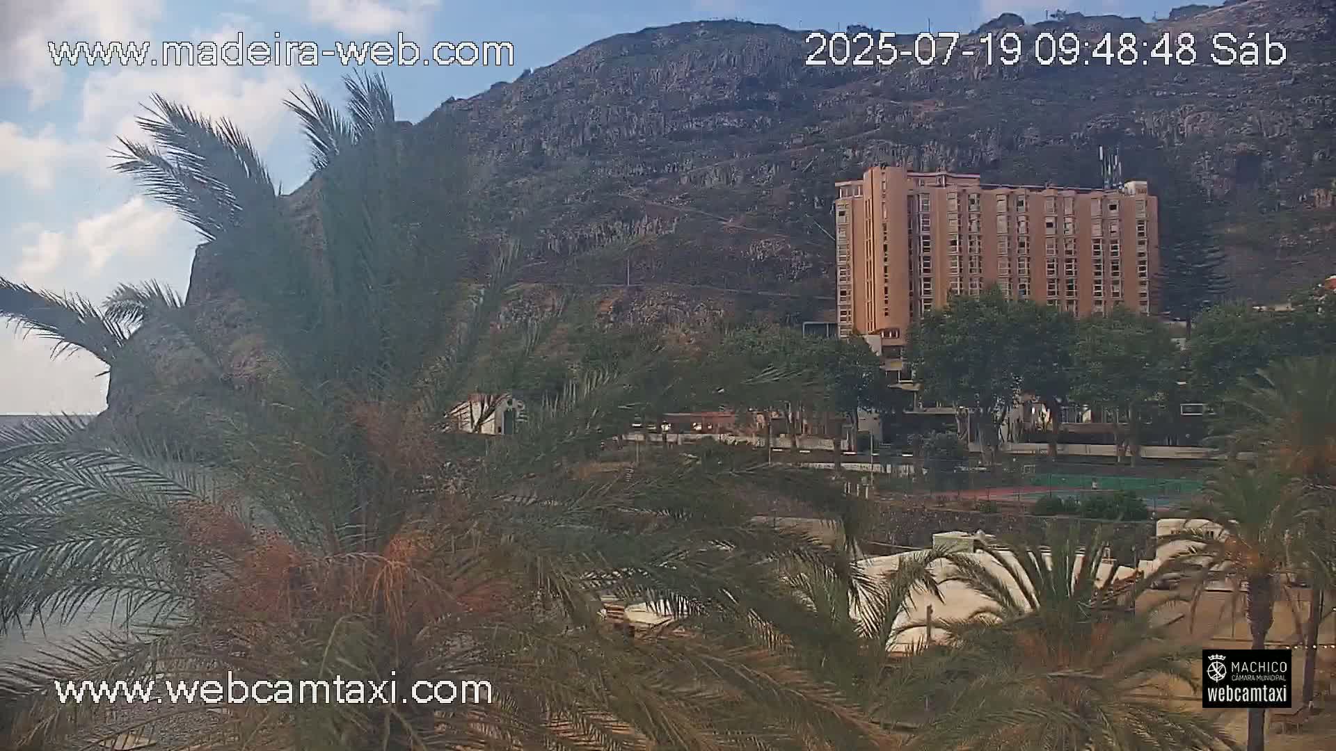 Porto da Cruz , Praia da Alagoa Beach Live Cam - Machico, Madeira, Portugal