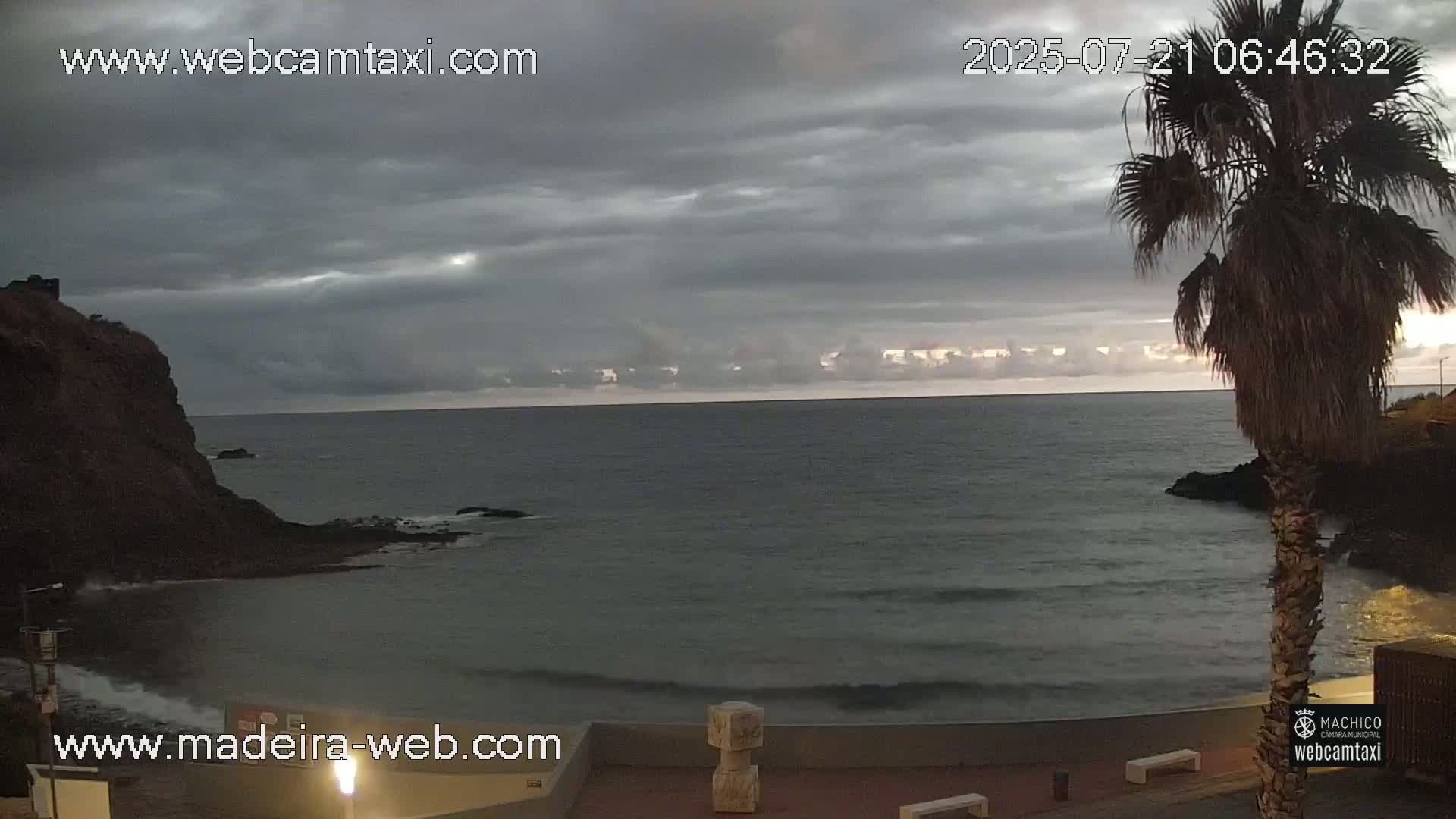Porto da Cruz , Praia da Alagoa Beach Live Cam - Machico, Madeira, Portugal