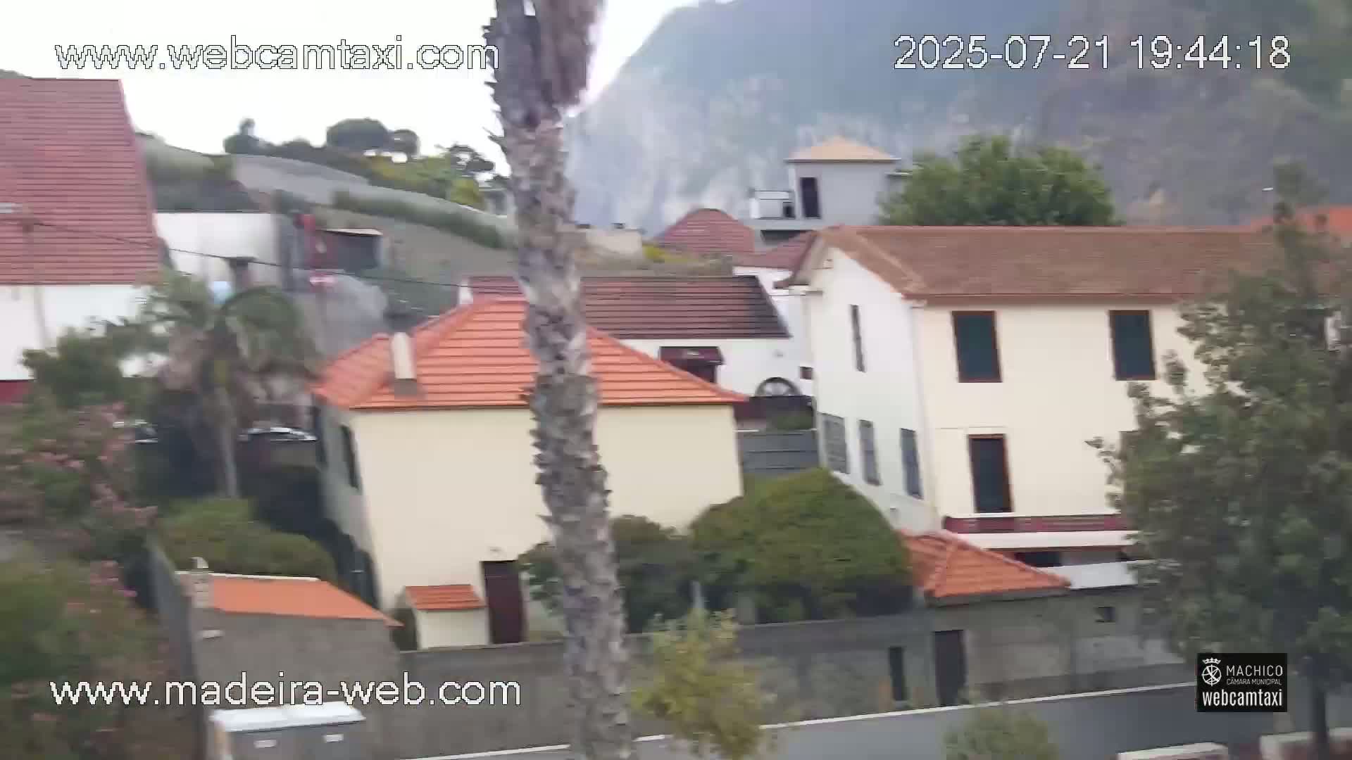 Porto da Cruz , Praia da Alagoa Beach Live Cam - Machico, Madeira, Portugal