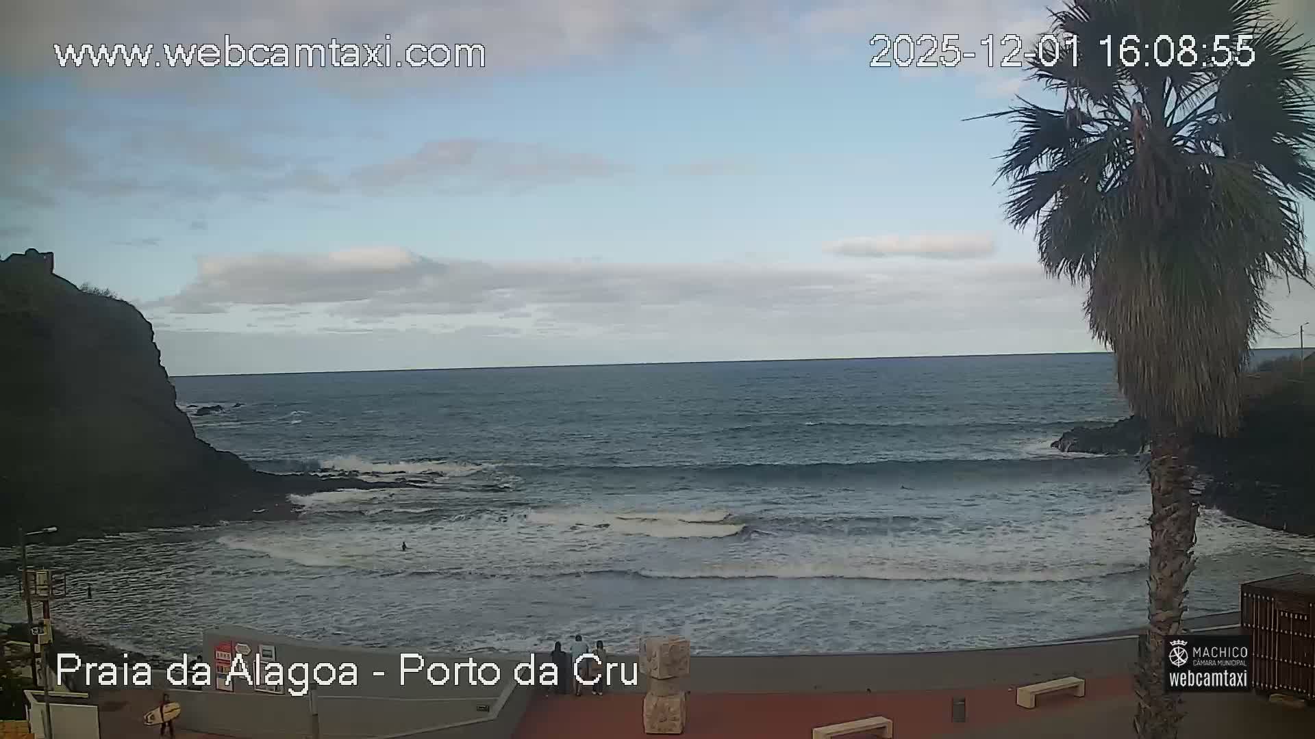 Porto da Cruz , Praia da Alagoa Beach Live Cam - Machico, Madeira, Portugal