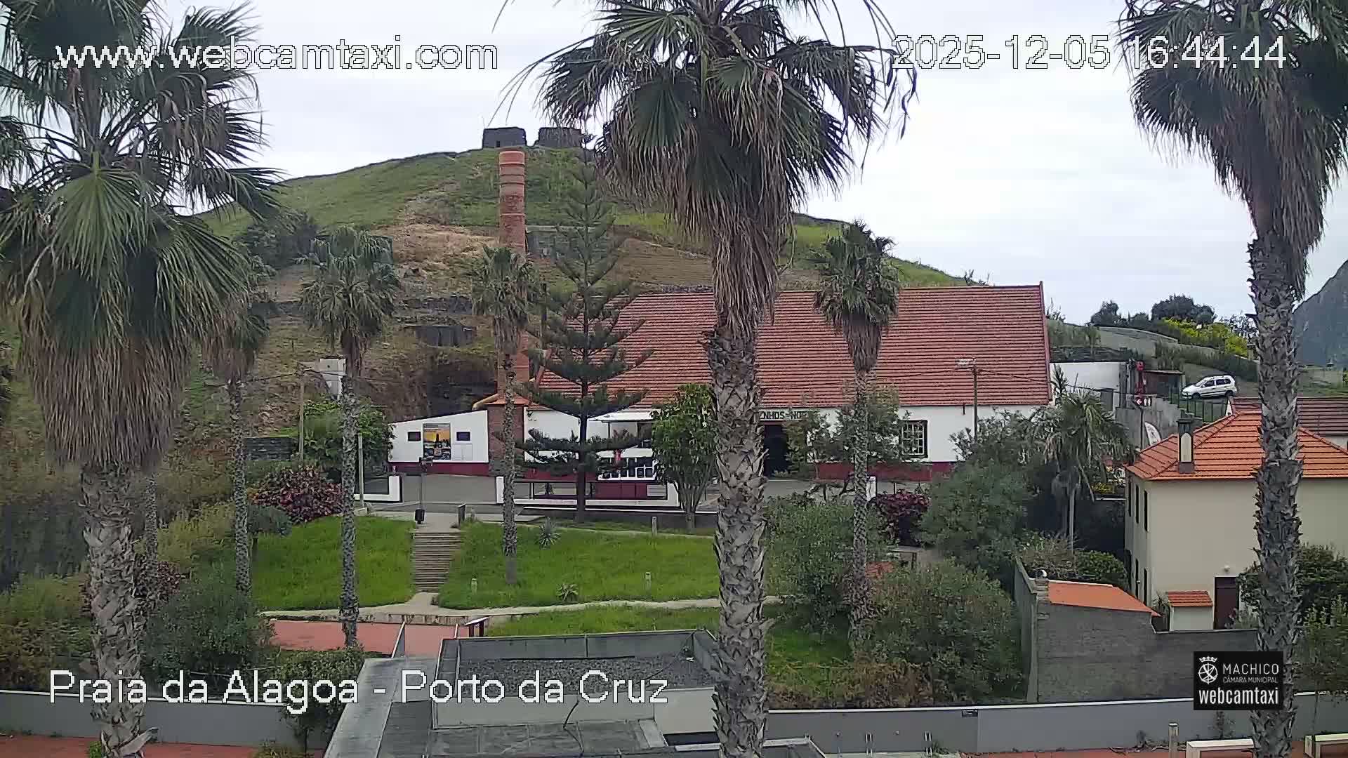 Porto da Cruz , Praia da Alagoa Beach Live Cam - Machico, Madeira, Portugal