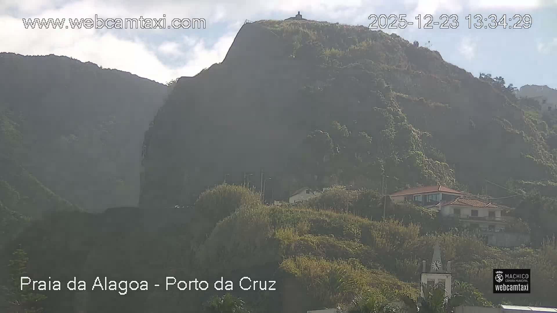 Porto da Cruz , Praia da Alagoa Beach Live Cam - Machico, Madeira, Portugal