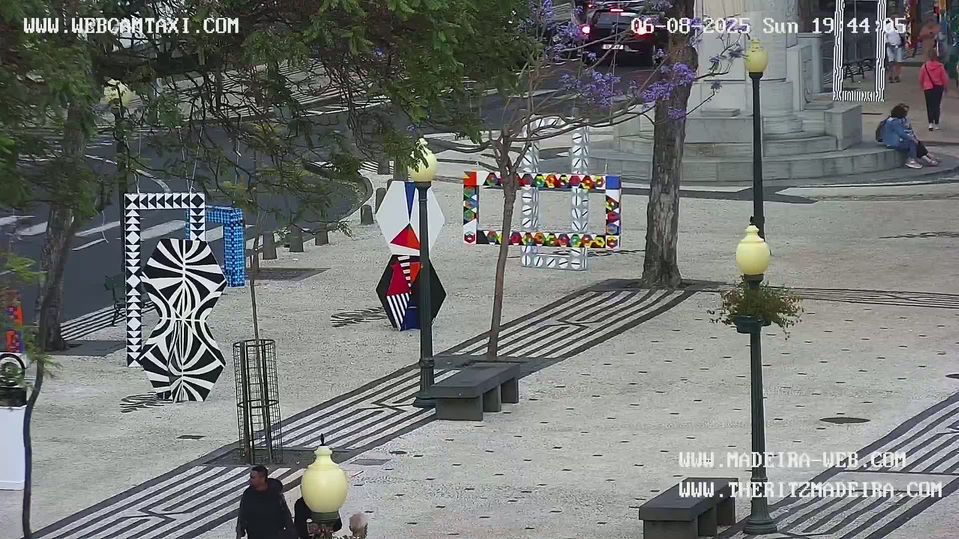 Ritz, Avenida Arriaga Avenue & Joao Goncalves Zarco Statue Live Cam - Funchal, Madeira, Portugal