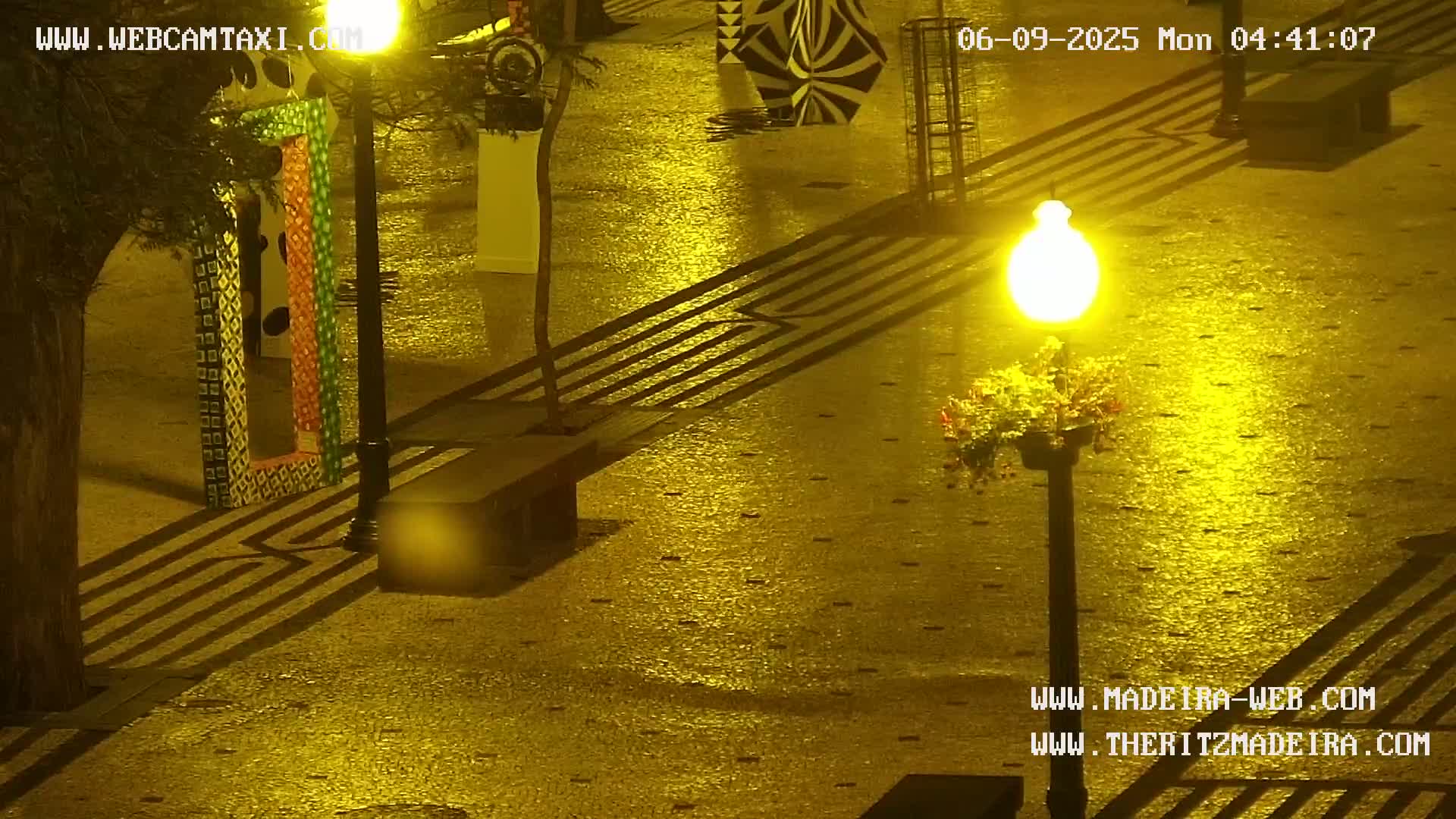 Ritz, Avenida Arriaga Avenue & Joao Goncalves Zarco Statue Live Cam - Funchal, Madeira, Portugal