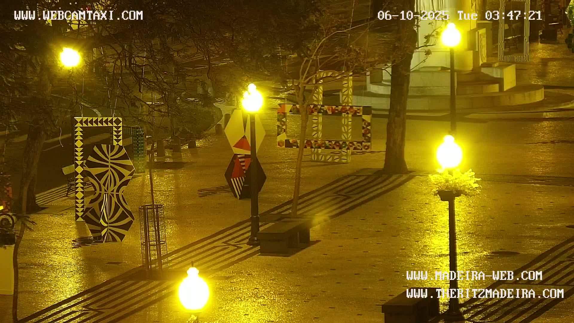 Ritz, Avenida Arriaga Avenue & Joao Goncalves Zarco Statue Live Cam - Funchal, Madeira, Portugal