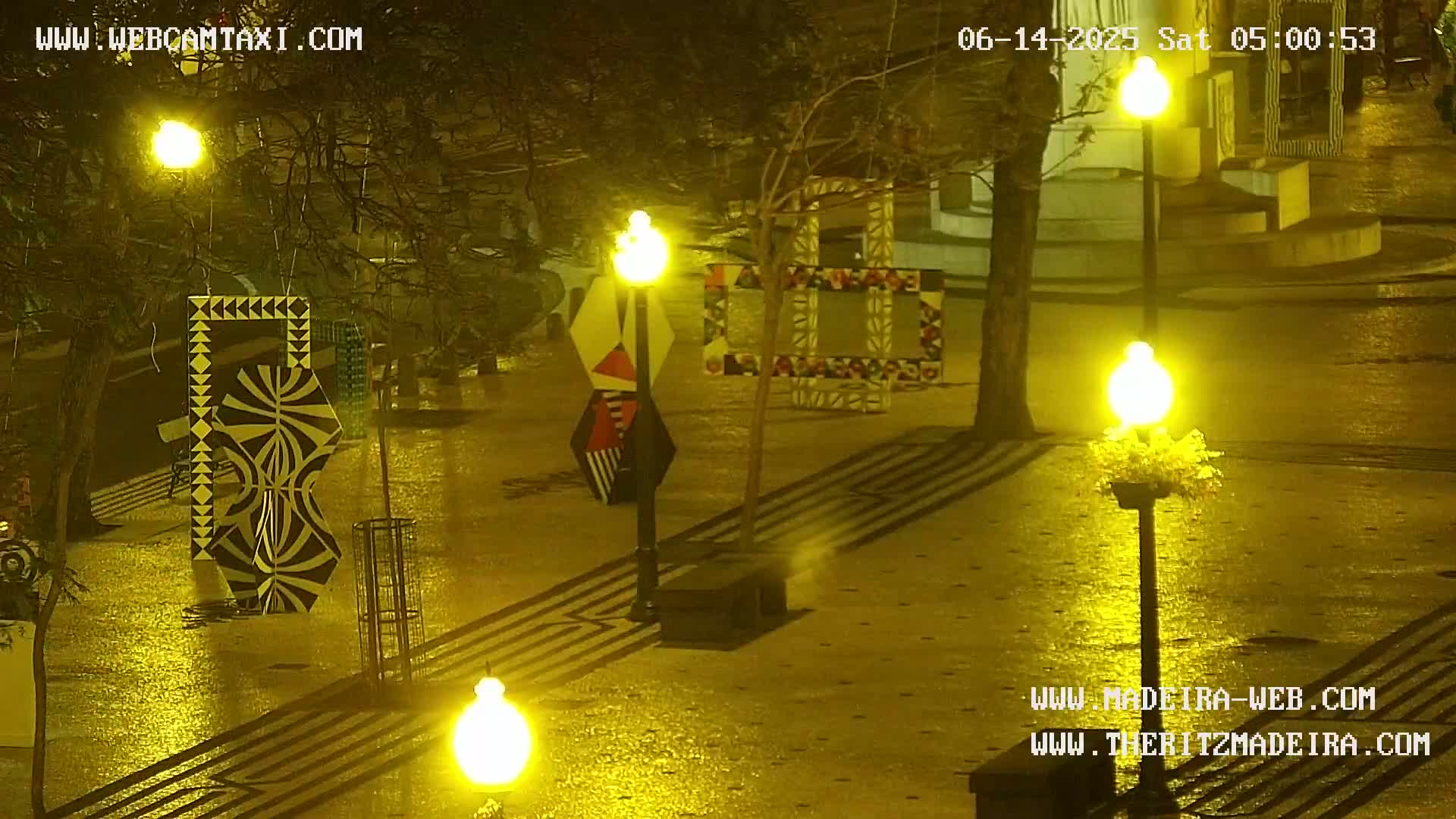 Ritz, Avenida Arriaga Avenue & Joao Goncalves Zarco Statue Live Cam - Funchal, Madeira, Portugal