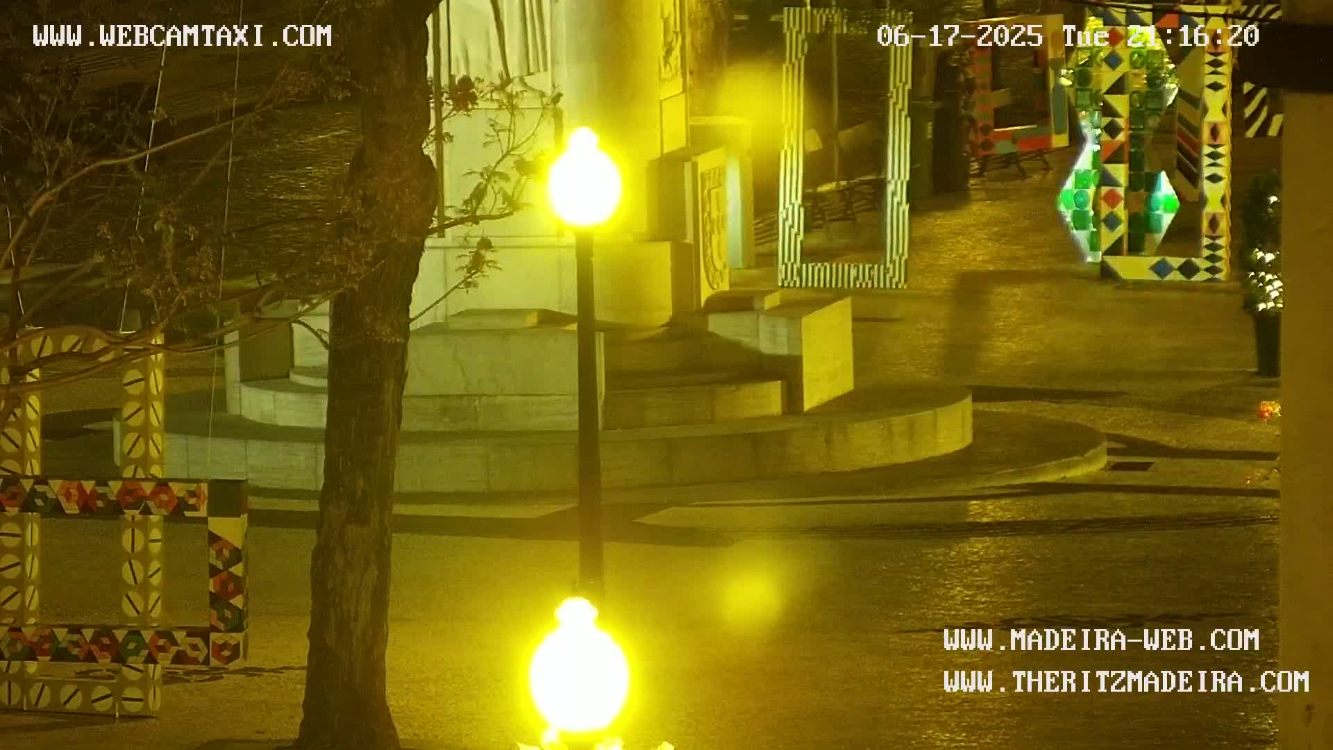Ritz, Avenida Arriaga Avenue & Joao Goncalves Zarco Statue Live Cam - Funchal, Madeira, Portugal