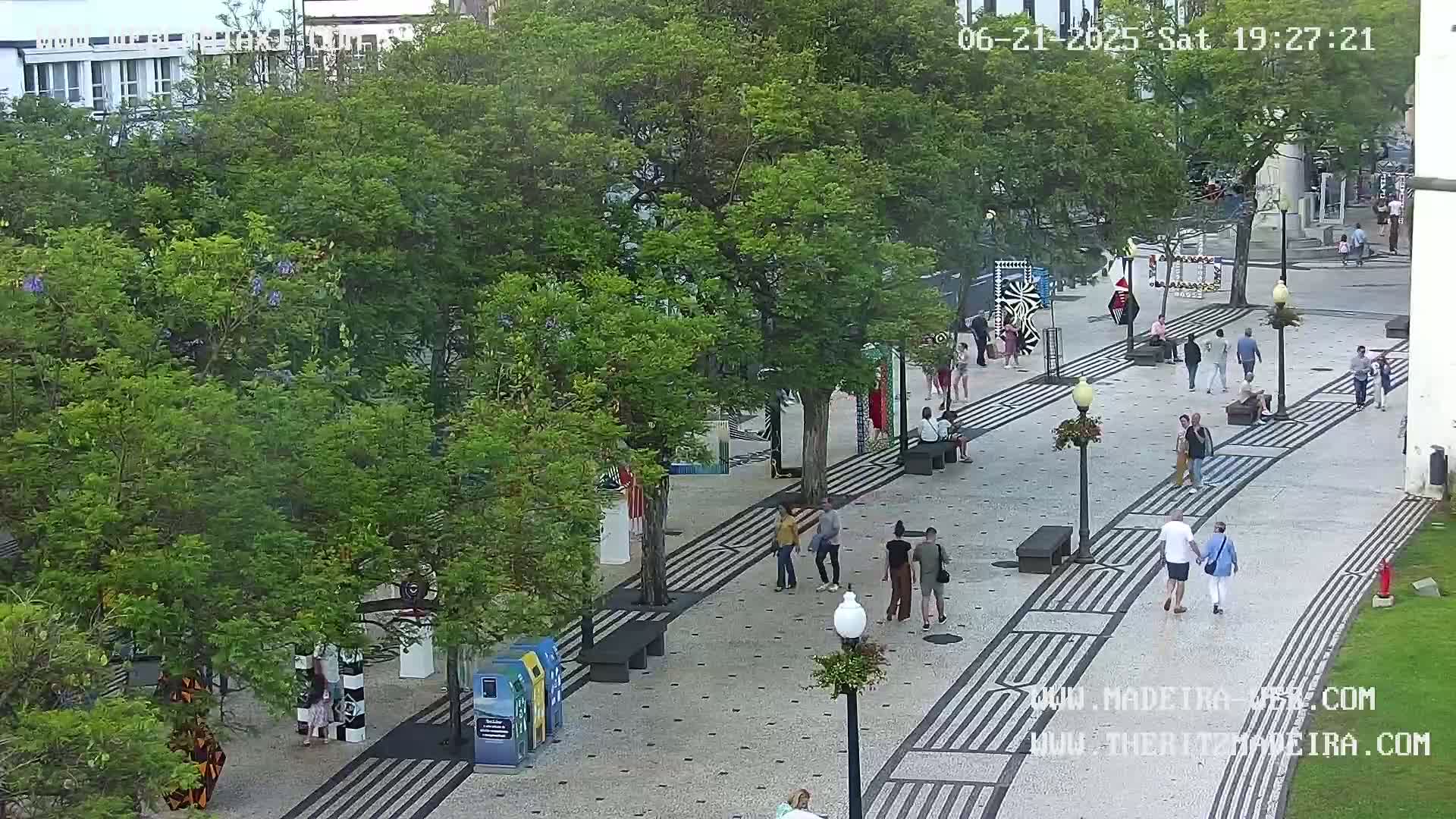 Ritz, Avenida Arriaga Avenue & Joao Goncalves Zarco Statue Live Cam - Funchal, Madeira, Portugal