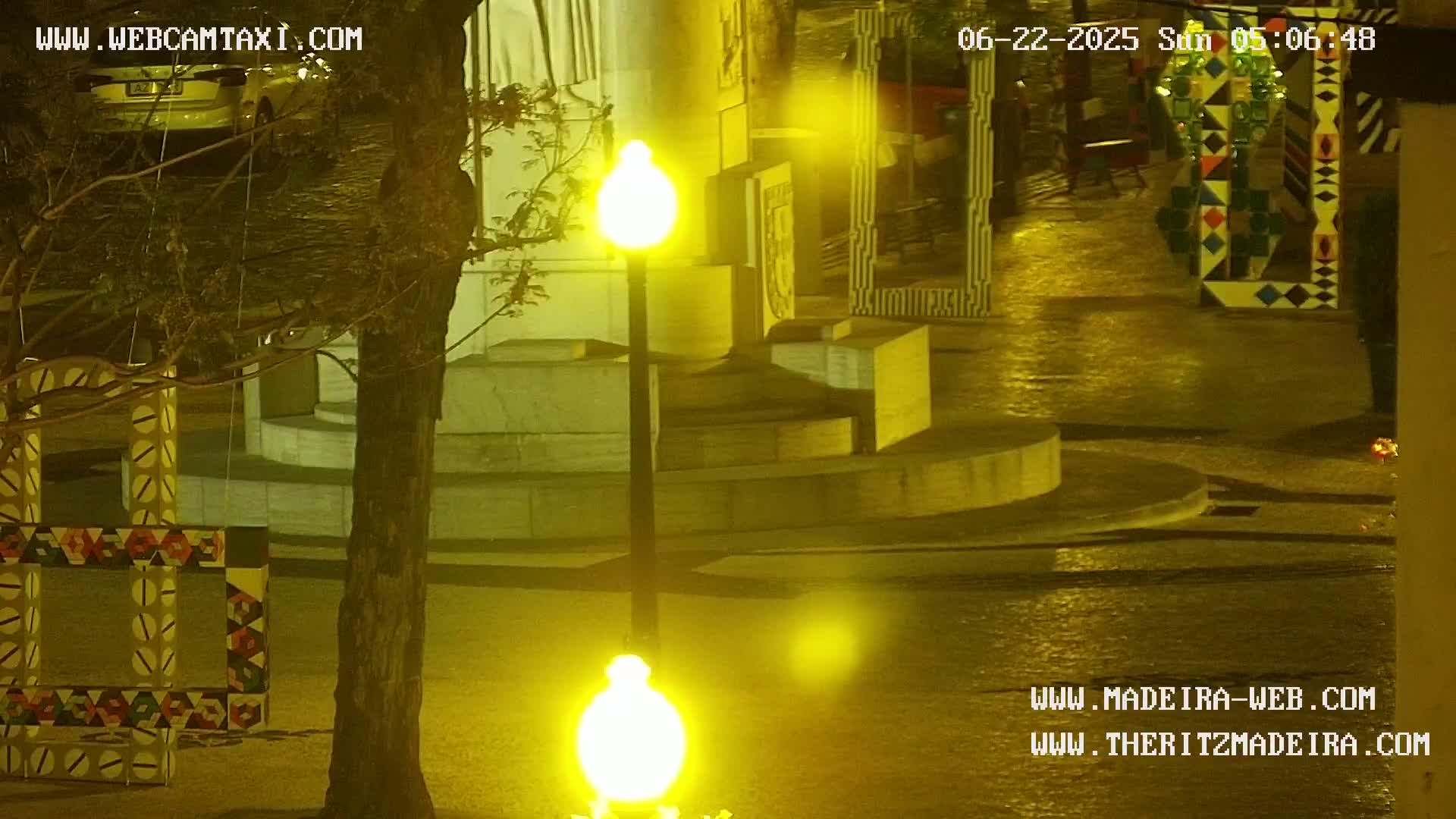 Ritz, Avenida Arriaga Avenue & Joao Goncalves Zarco Statue Live Cam - Funchal, Madeira, Portugal