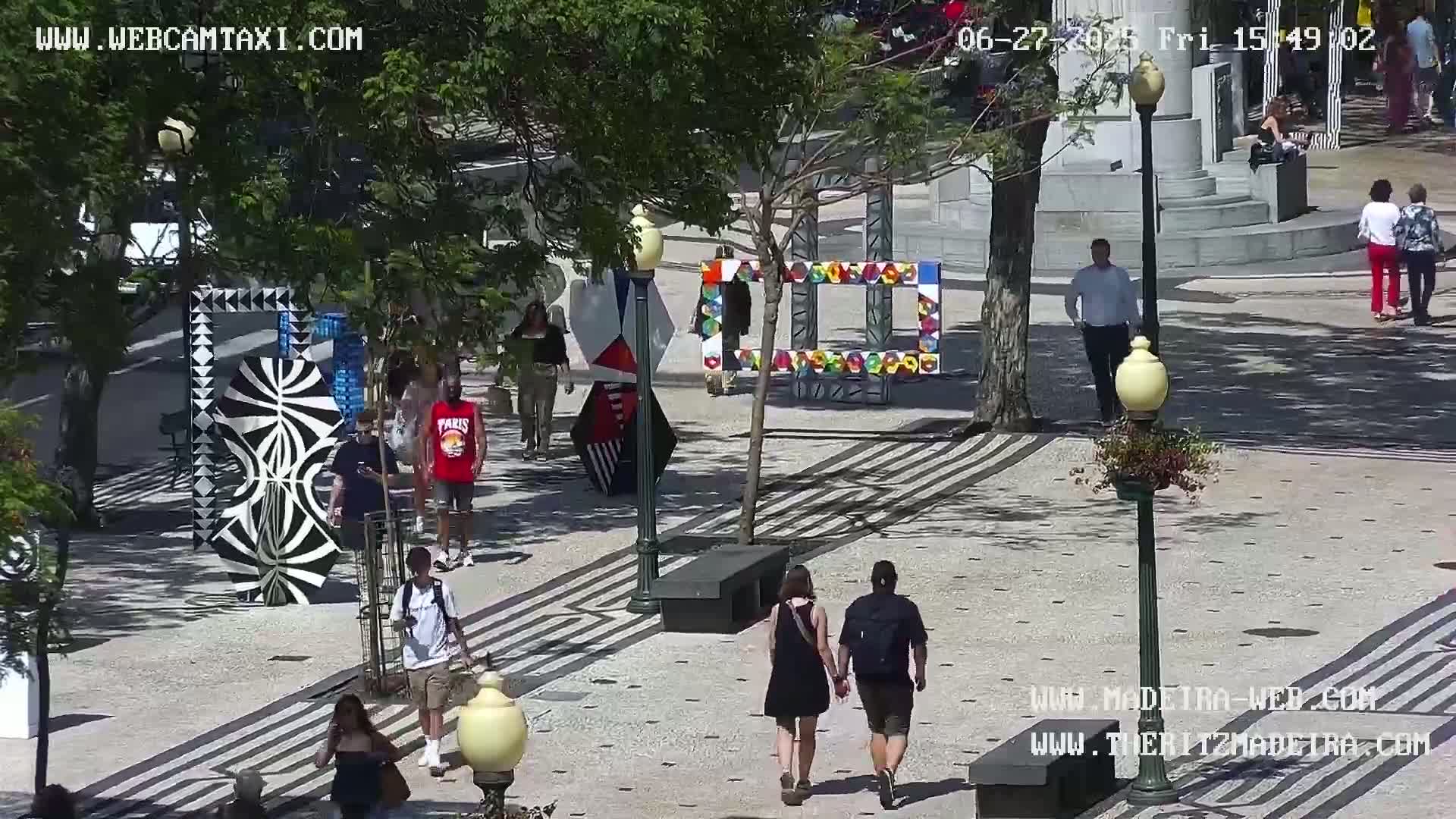 Ritz, Avenida Arriaga Avenue & Joao Goncalves Zarco Statue Live Cam - Funchal, Madeira, Portugal