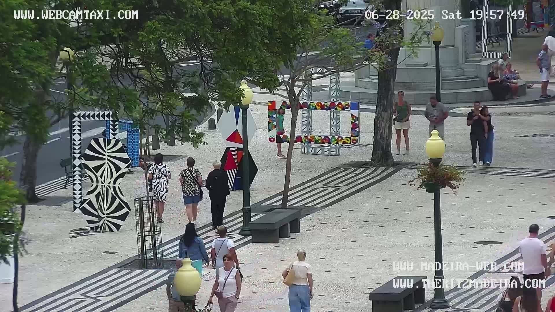 Ritz, Avenida Arriaga Avenue & Joao Goncalves Zarco Statue Live Cam - Funchal, Madeira, Portugal
