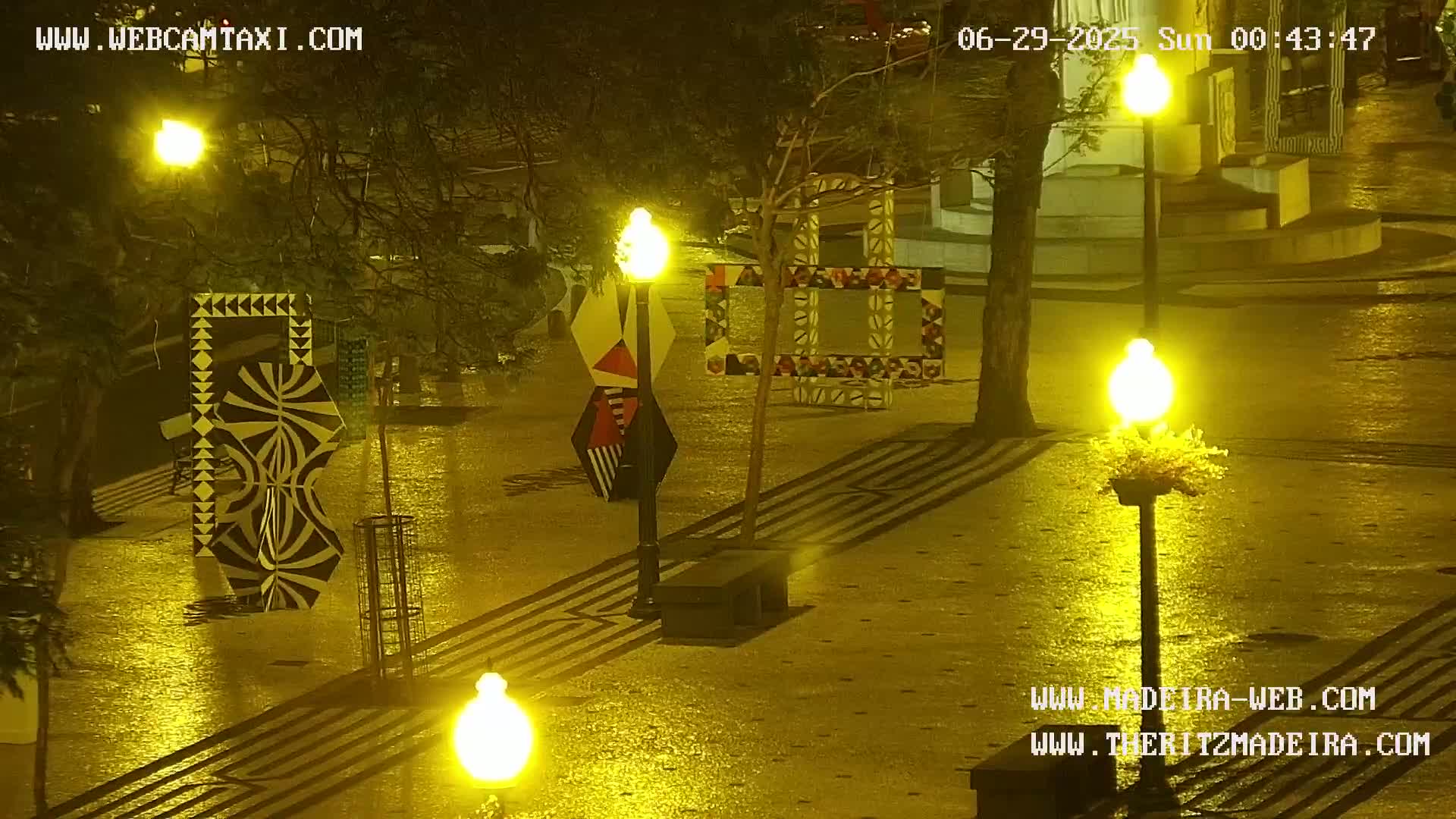 Ritz, Avenida Arriaga Avenue & Joao Goncalves Zarco Statue Live Cam - Funchal, Madeira, Portugal