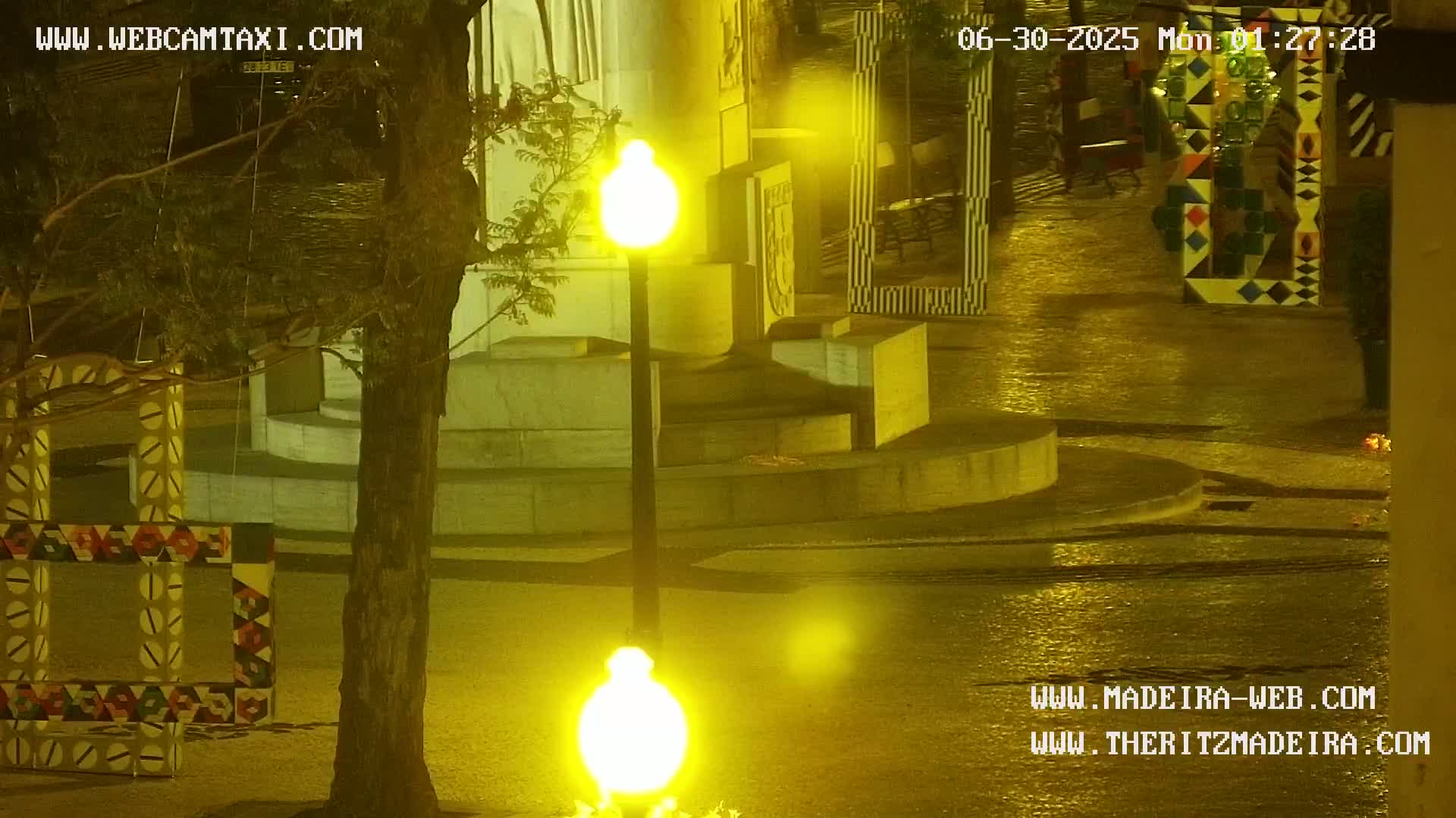 Ritz, Avenida Arriaga Avenue & Joao Goncalves Zarco Statue Live Cam - Funchal, Madeira, Portugal