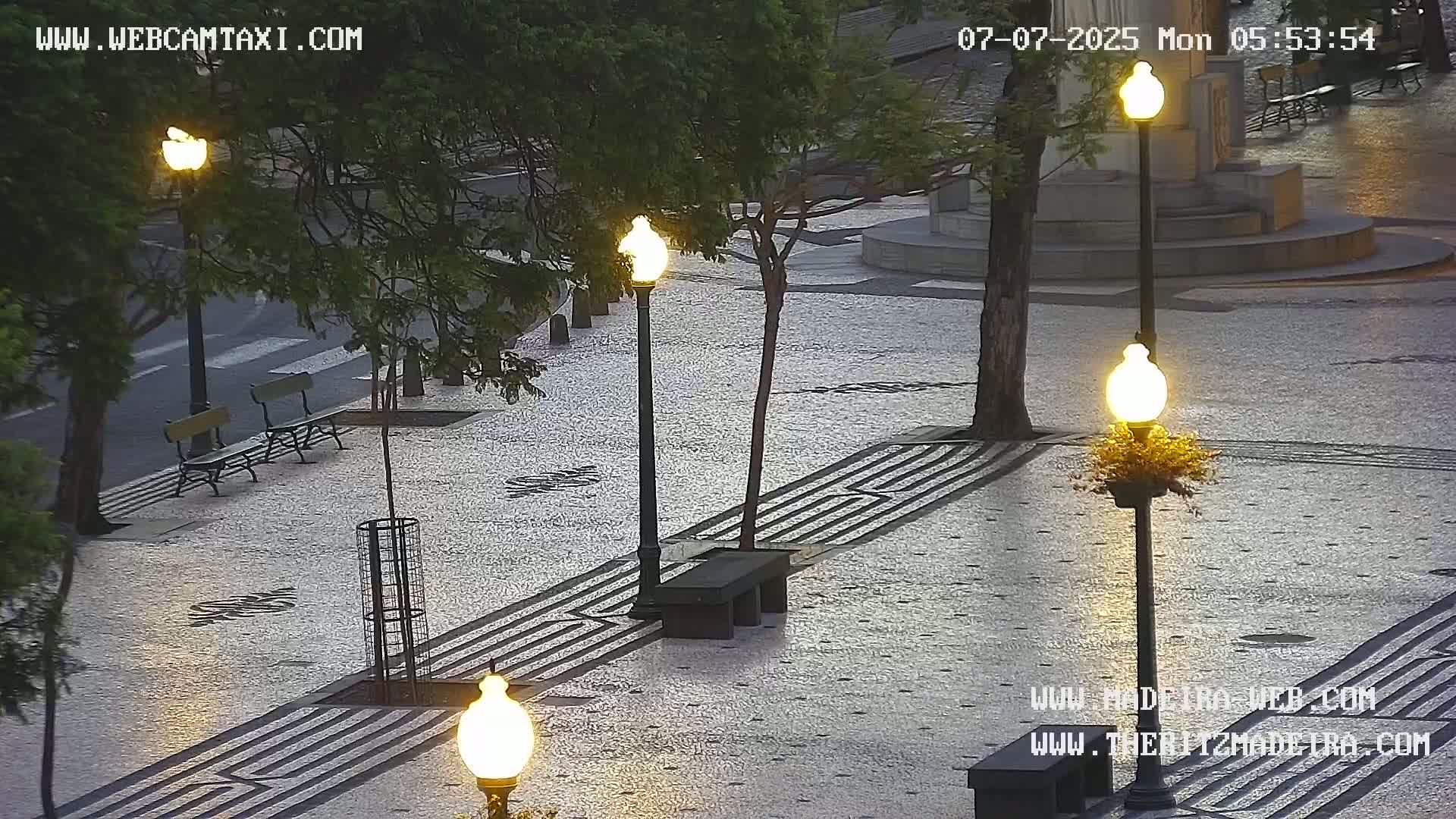 Ritz, Avenida Arriaga Avenue & Joao Goncalves Zarco Statue Live Cam - Funchal, Madeira, Portugal