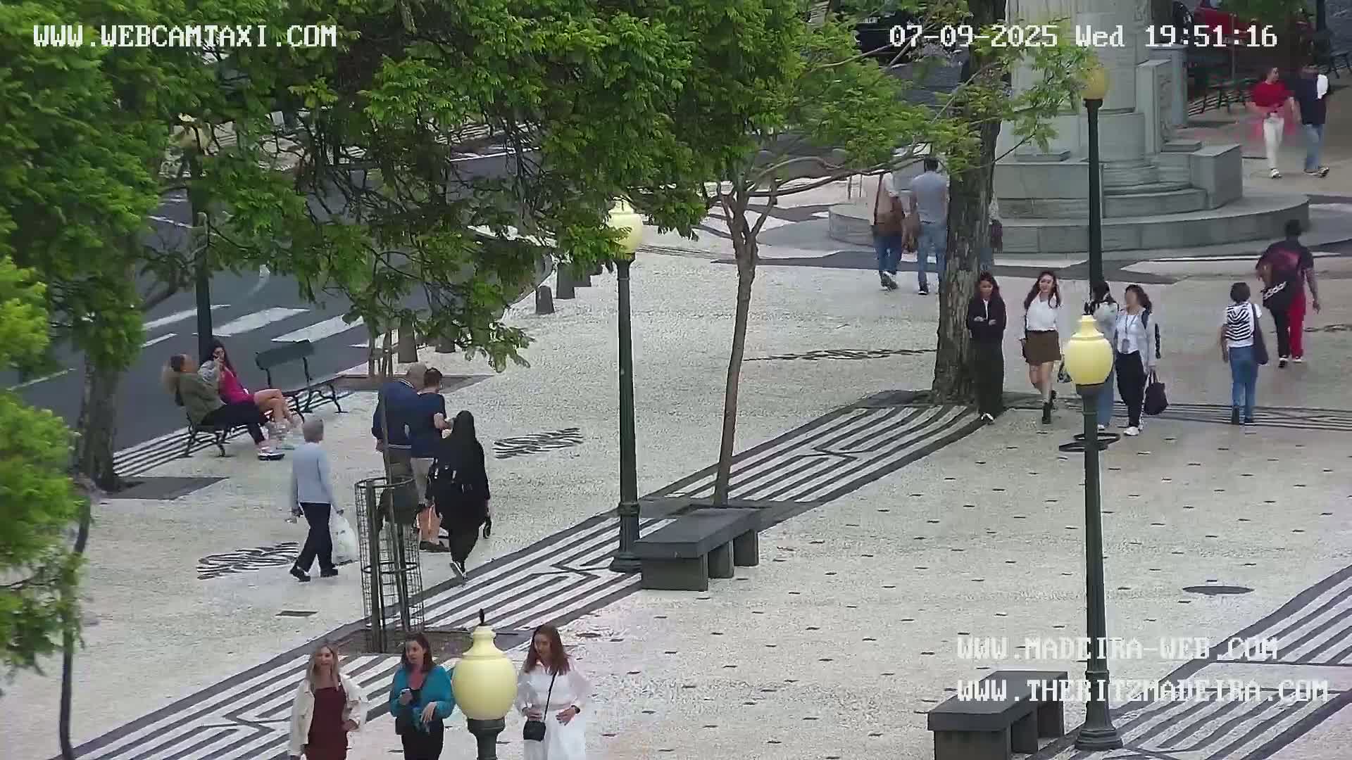 Ritz, Avenida Arriaga Avenue & Joao Goncalves Zarco Statue Live Cam - Funchal, Madeira, Portugal