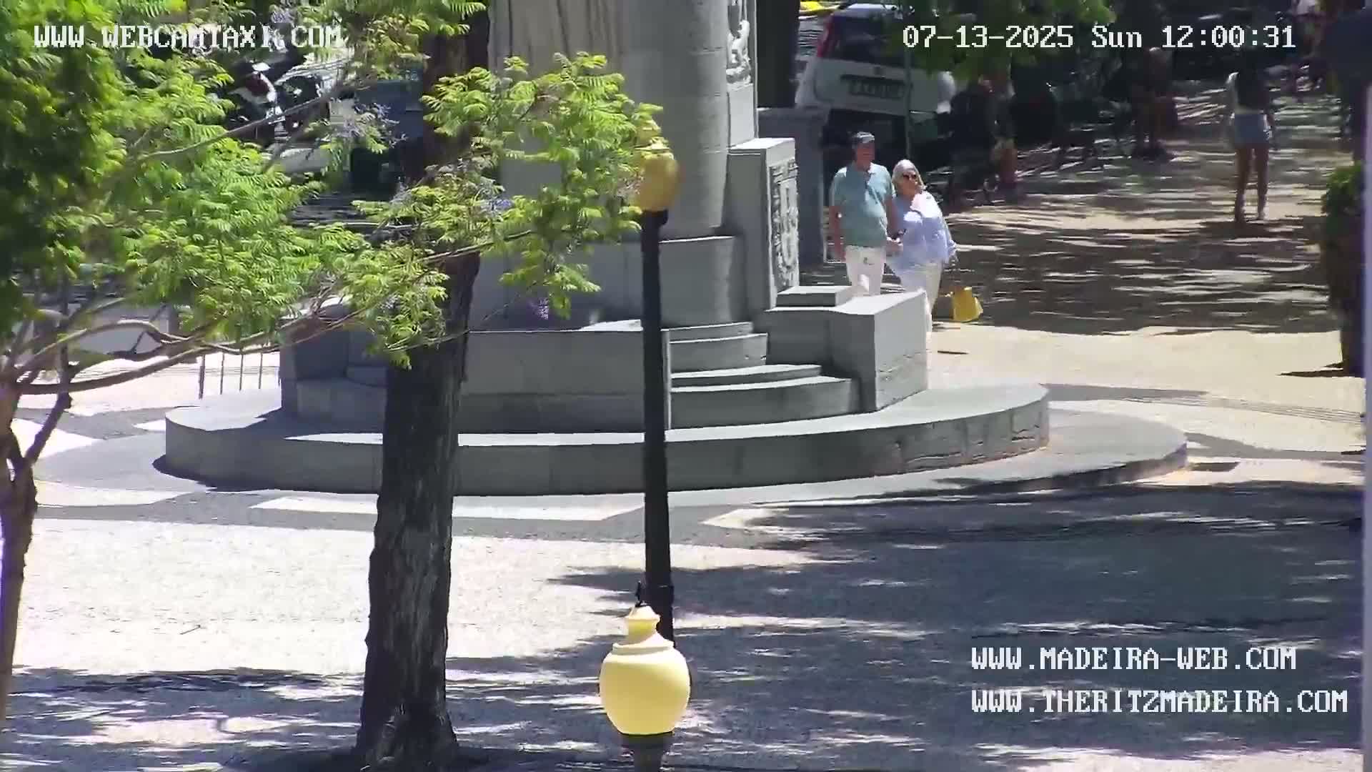 Ritz, Avenida Arriaga Avenue & Joao Goncalves Zarco Statue Live Cam - Funchal, Madeira, Portugal
