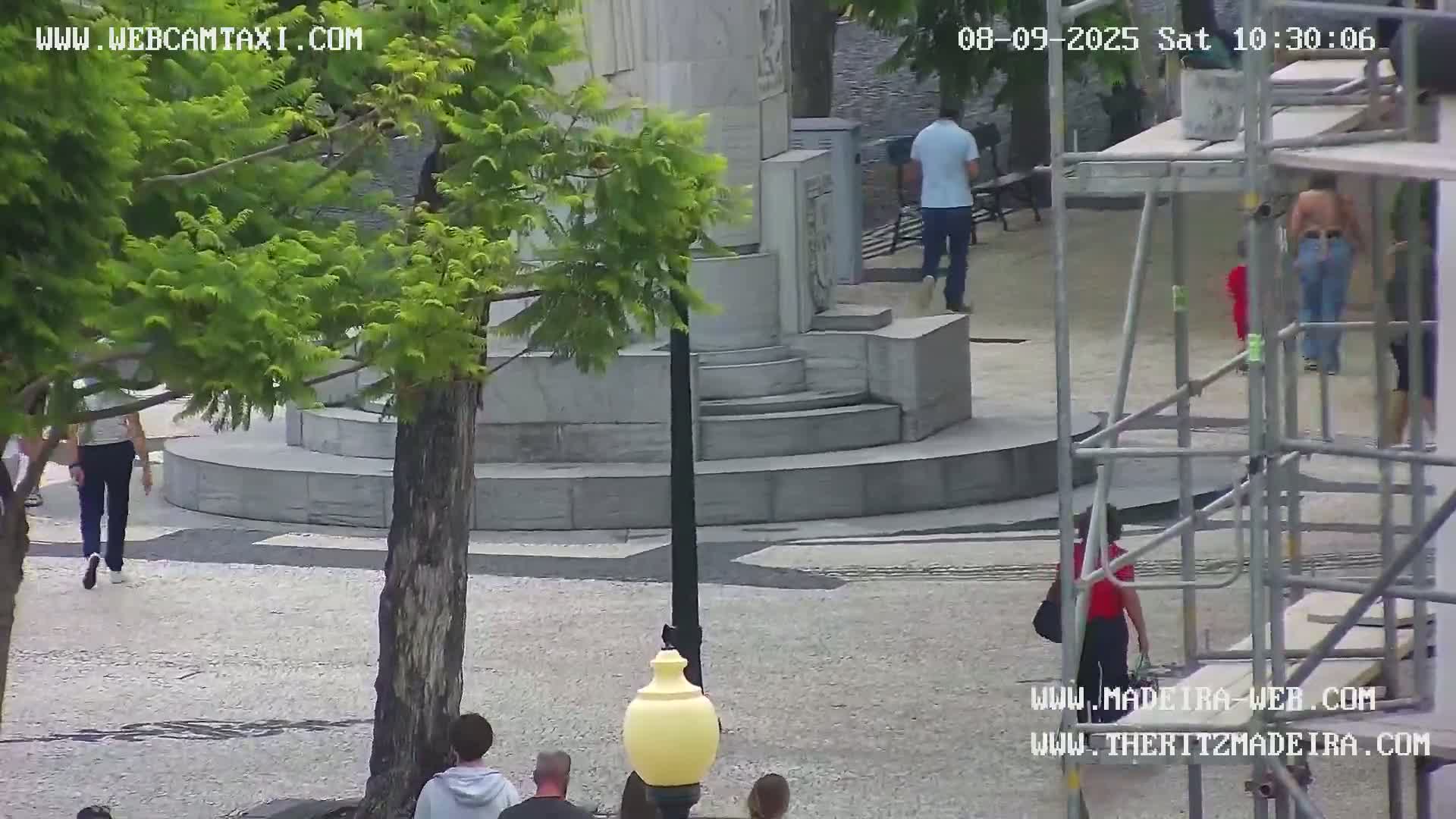 Ritz, Avenida Arriaga Avenue & Joao Goncalves Zarco Statue Live Cam - Funchal, Madeira, Portugal