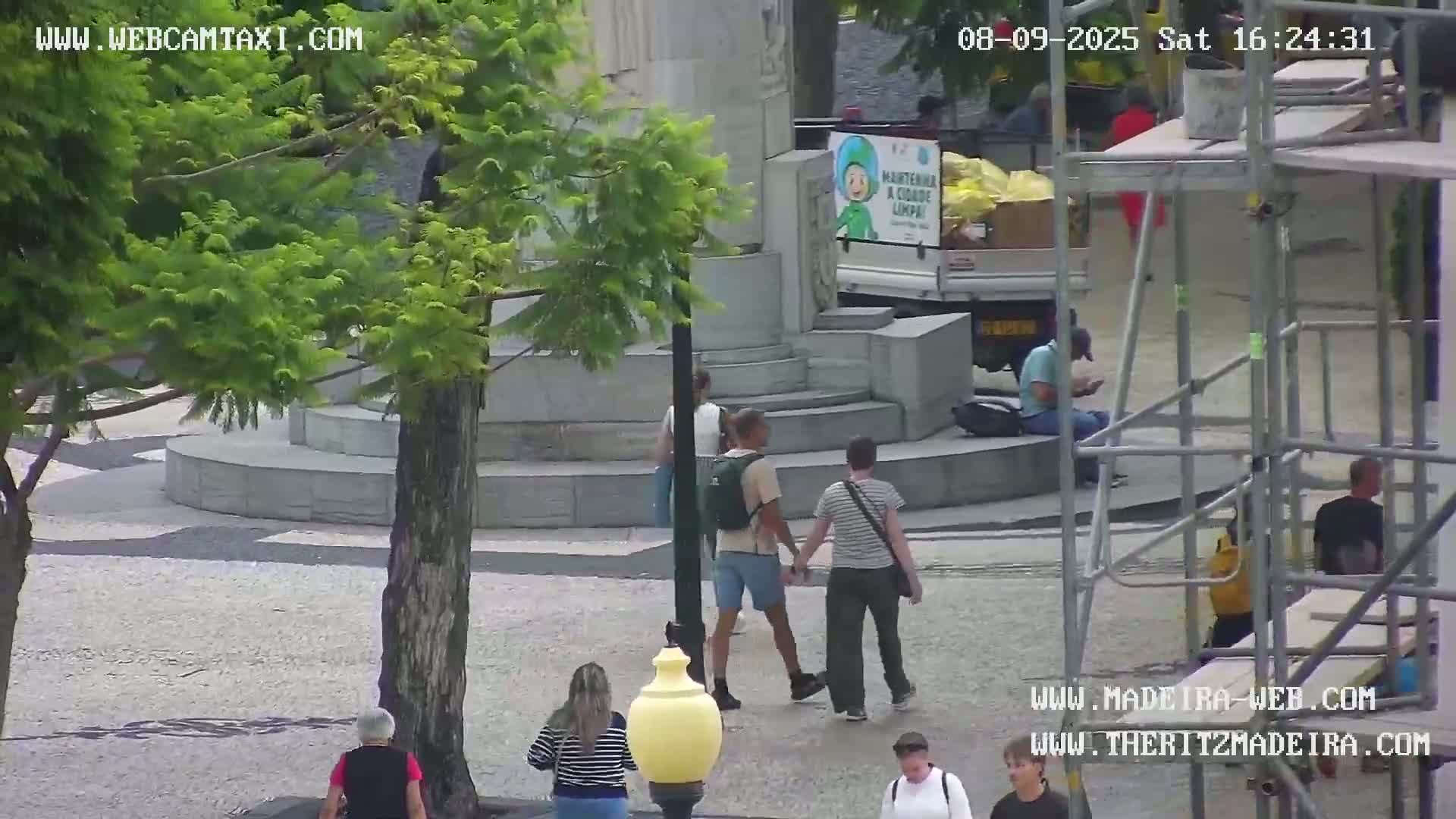 Ritz, Avenida Arriaga Avenue & Joao Goncalves Zarco Statue Live Cam - Funchal, Madeira, Portugal