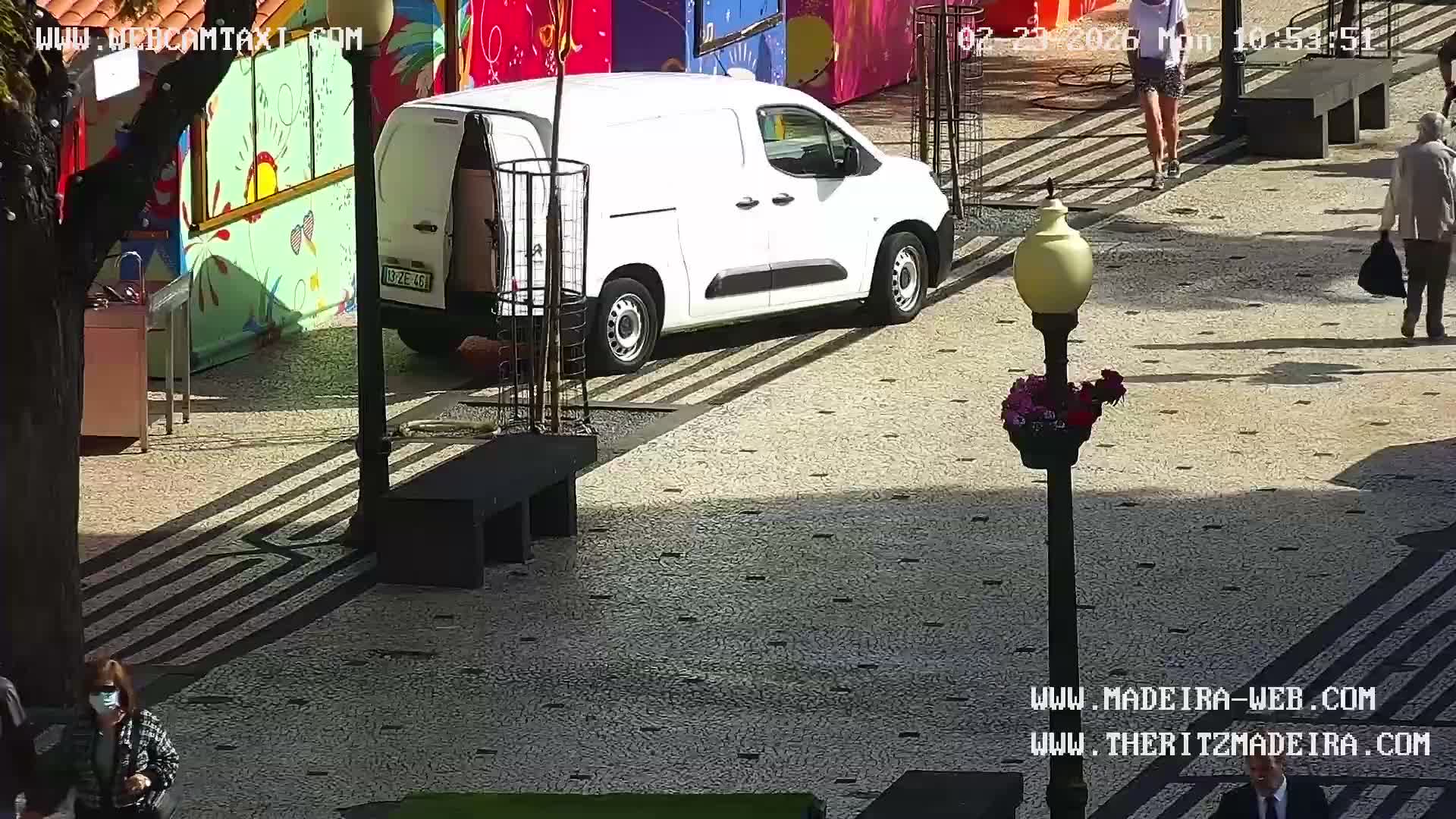 Ritz, Avenida Arriaga Avenue & Joao Goncalves Zarco Statue Live Cam - Funchal, Madeira, Portugal