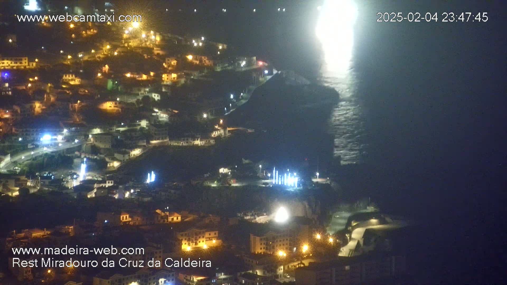 Cruz da Caldeira & West Fucnhal Skyline Live Cam - Camara de Lobos, Madeira, Portugal