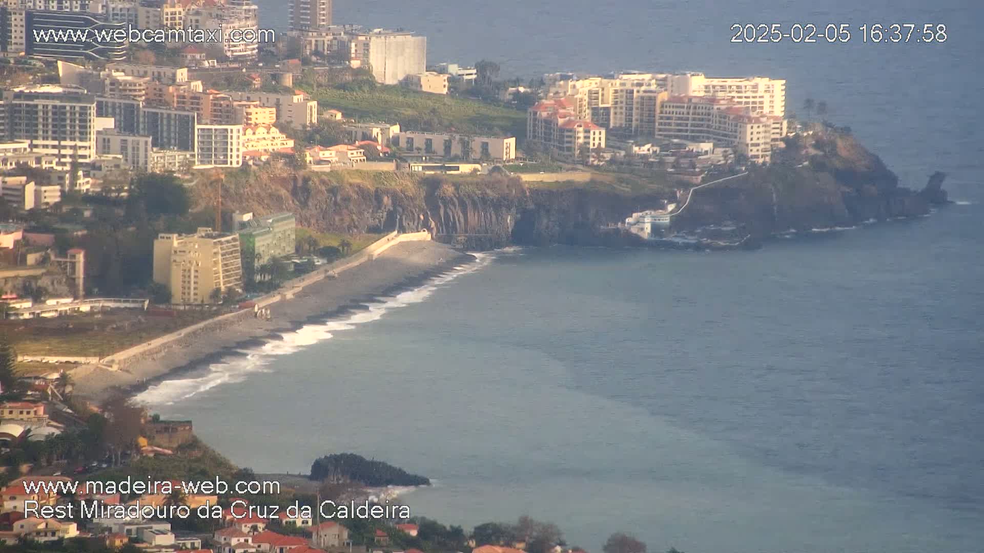 Cruz da Caldeira & West Fucnhal Skyline Live Cam - Camara de Lobos, Madeira, Portugal