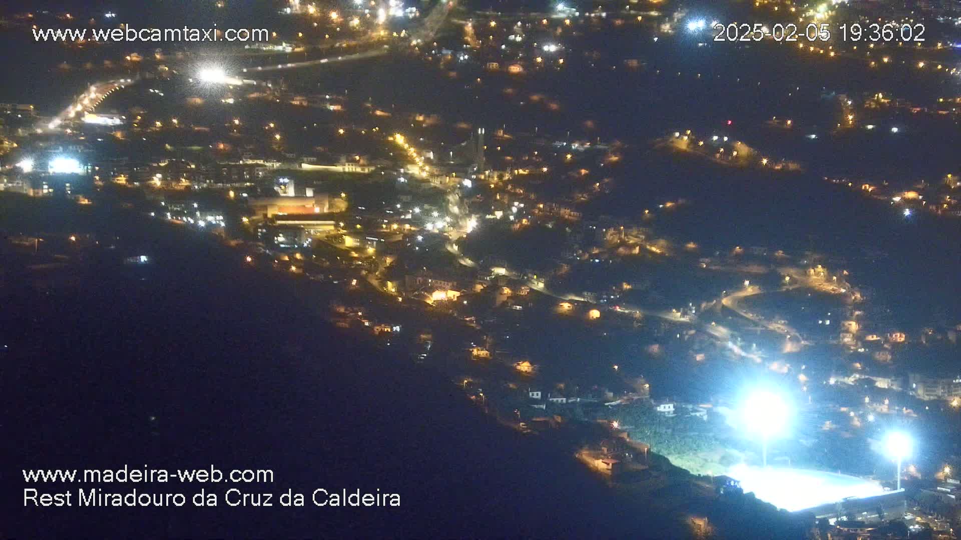 Cruz da Caldeira & West Fucnhal Skyline Live Cam - Camara de Lobos, Madeira, Portugal