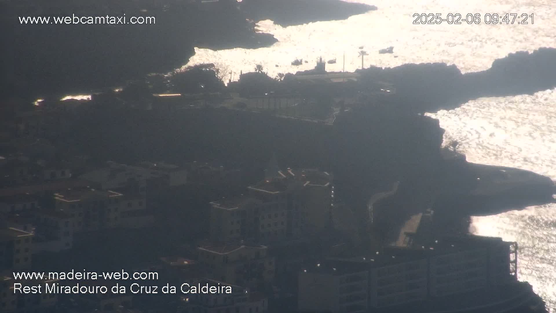 Cruz da Caldeira & West Fucnhal Skyline Live Cam - Camara de Lobos, Madeira, Portugal