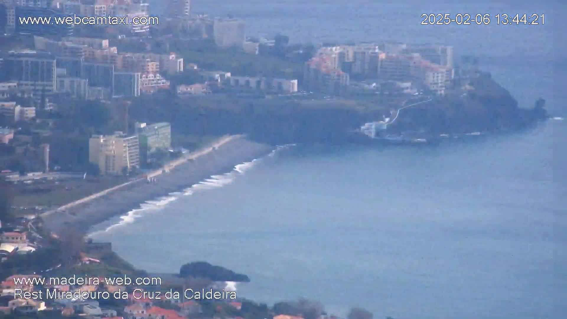 Cruz da Caldeira & West Fucnhal Skyline Live Cam - Camara de Lobos, Madeira, Portugal