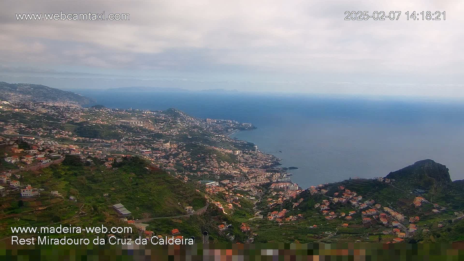 Cruz da Caldeira & West Fucnhal Skyline Live Cam - Camara de Lobos, Madeira, Portugal