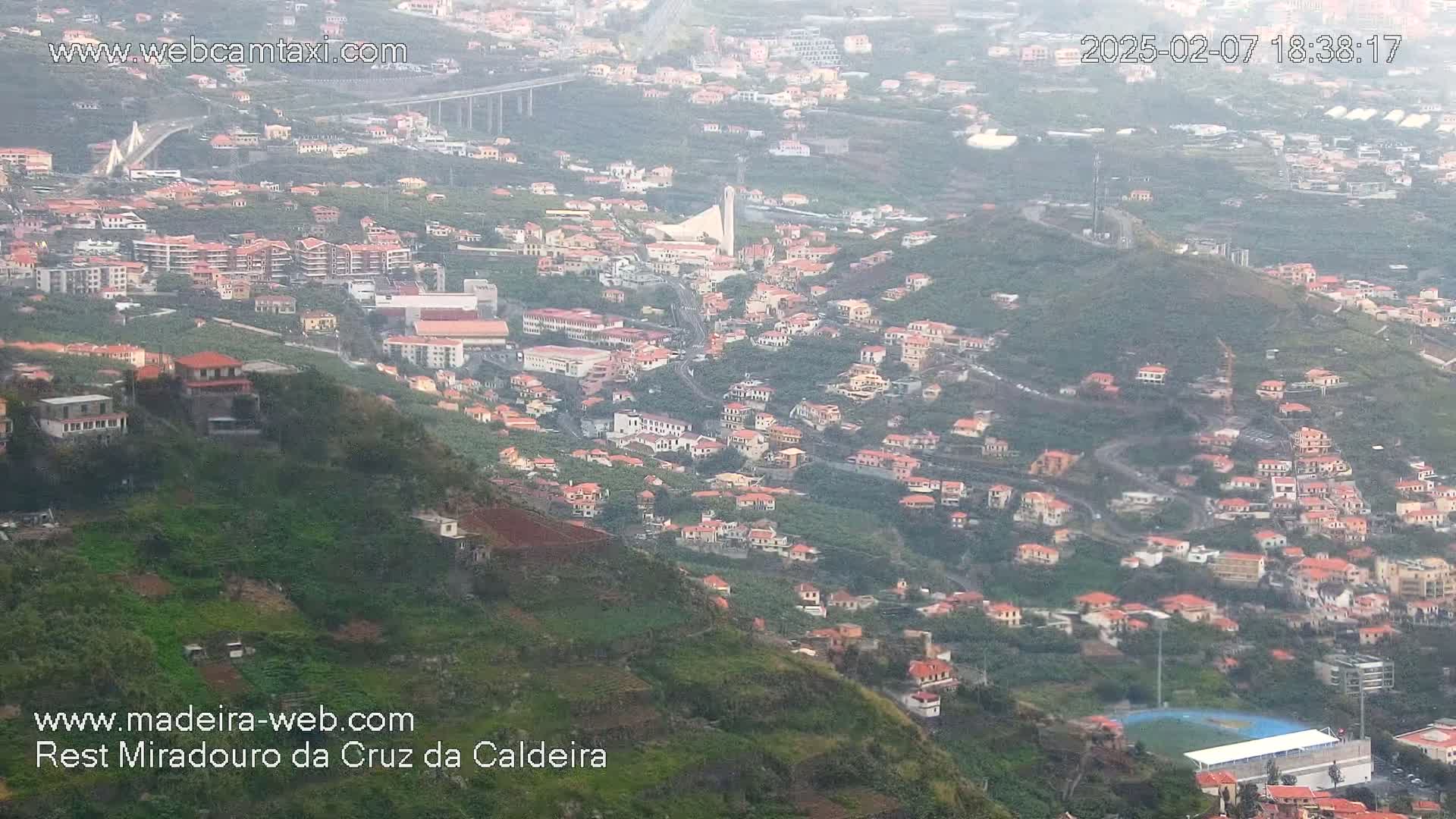 Cruz da Caldeira & West Fucnhal Skyline Live Cam - Camara de Lobos, Madeira, Portugal