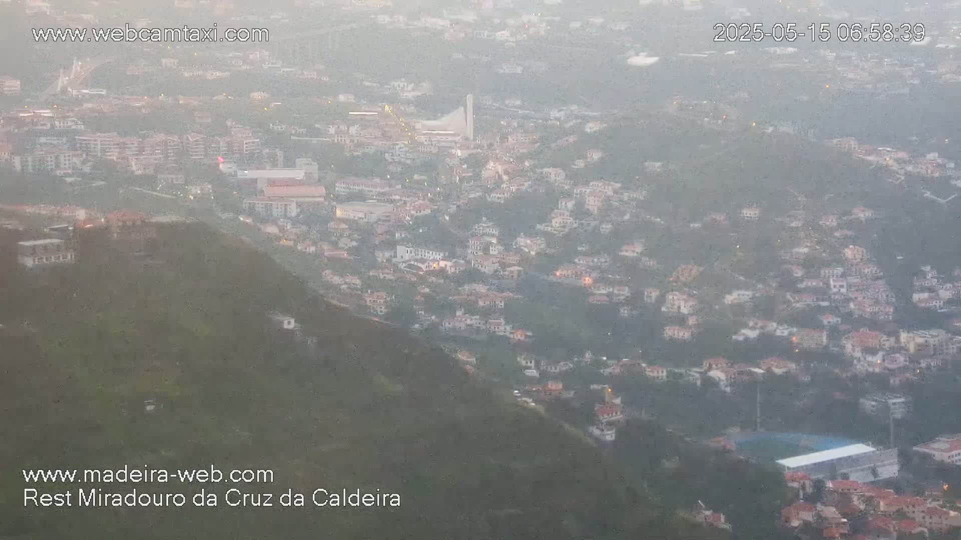 Cruz da Caldeira & West Fucnhal Skyline Live Cam - Camara de Lobos, Madeira, Portugal