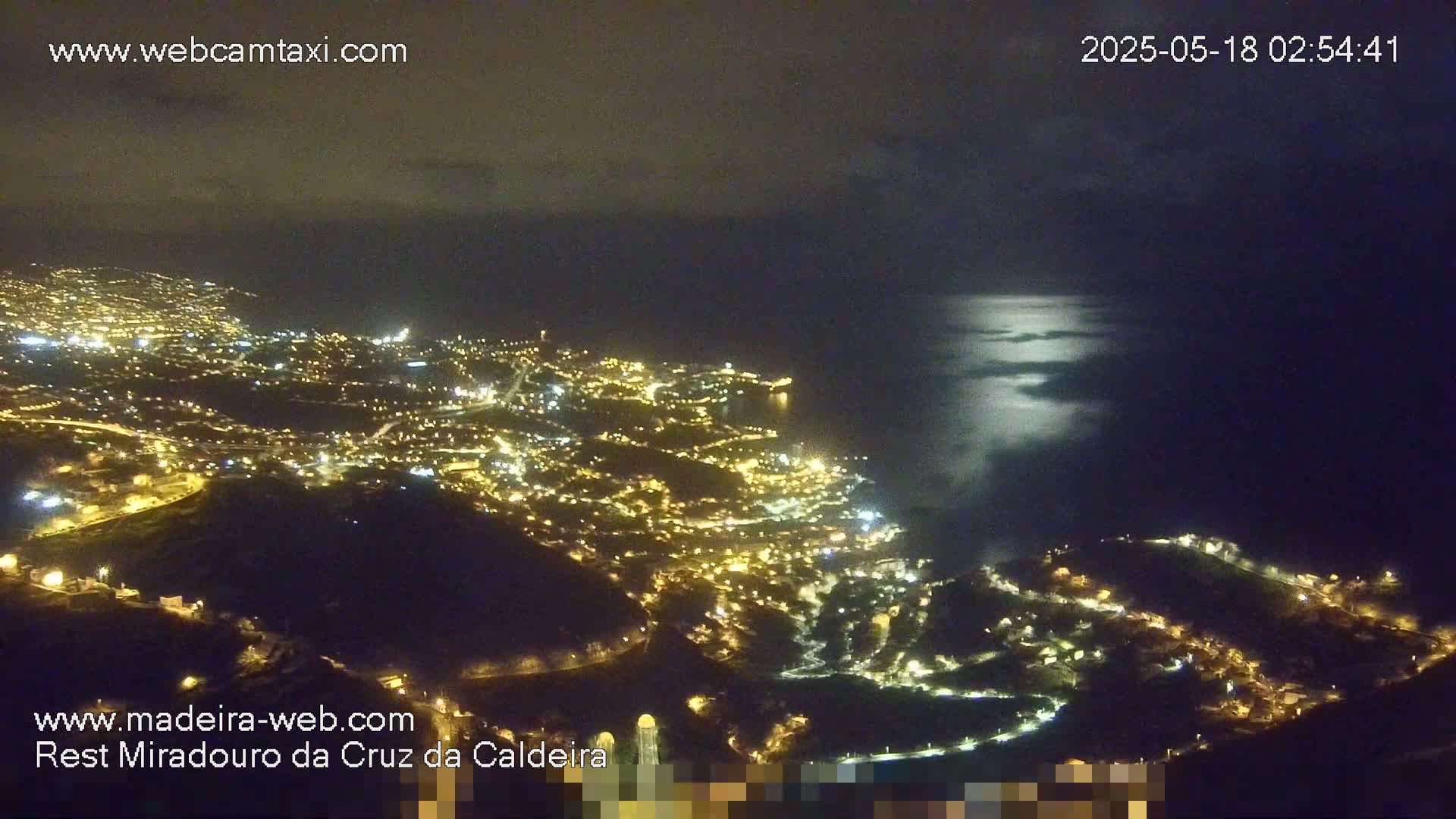 Cruz da Caldeira & West Fucnhal Skyline Live Cam - Camara de Lobos, Madeira, Portugal