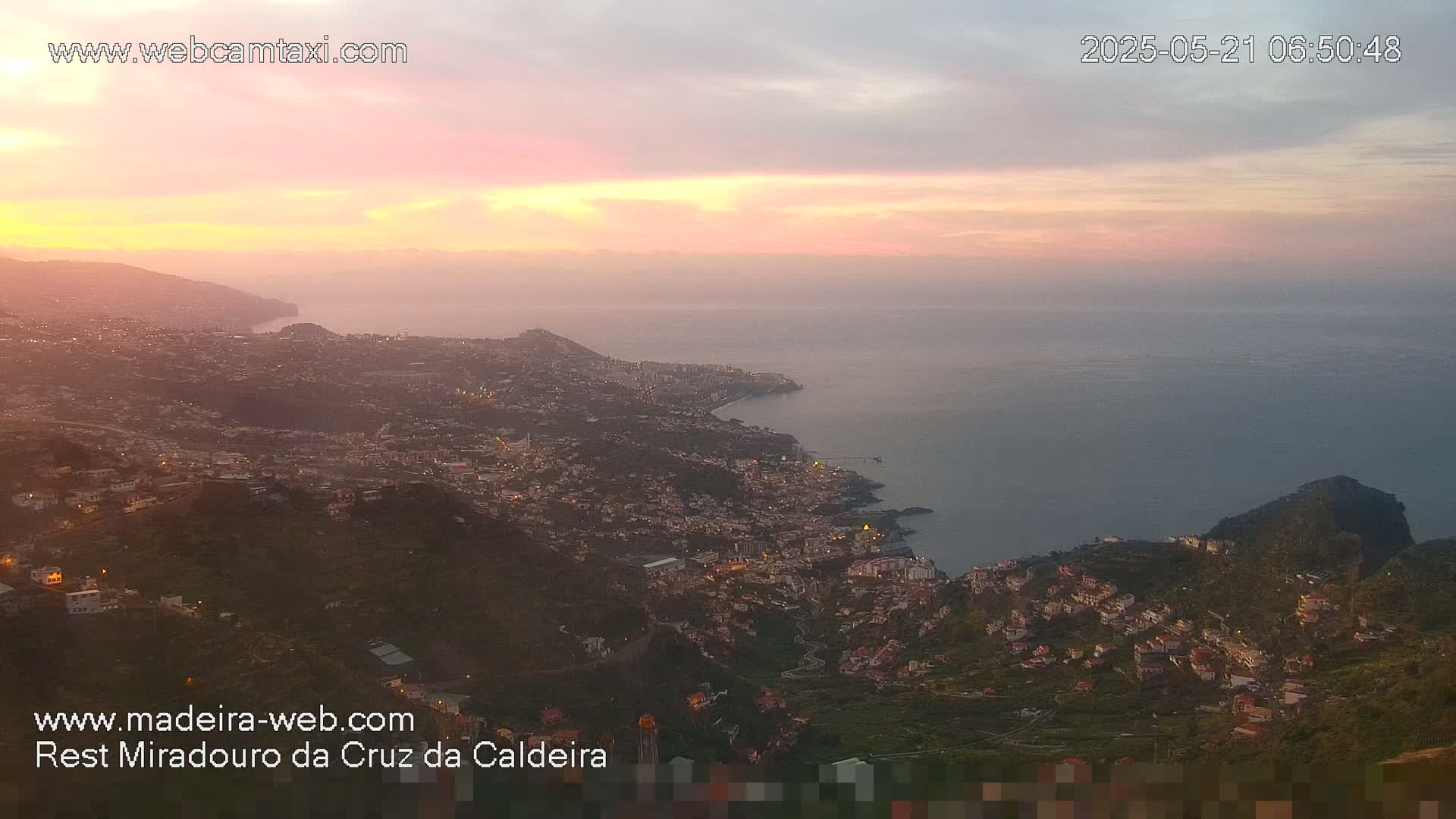 Cruz da Caldeira & West Fucnhal Skyline Live Cam - Camara de Lobos, Madeira, Portugal