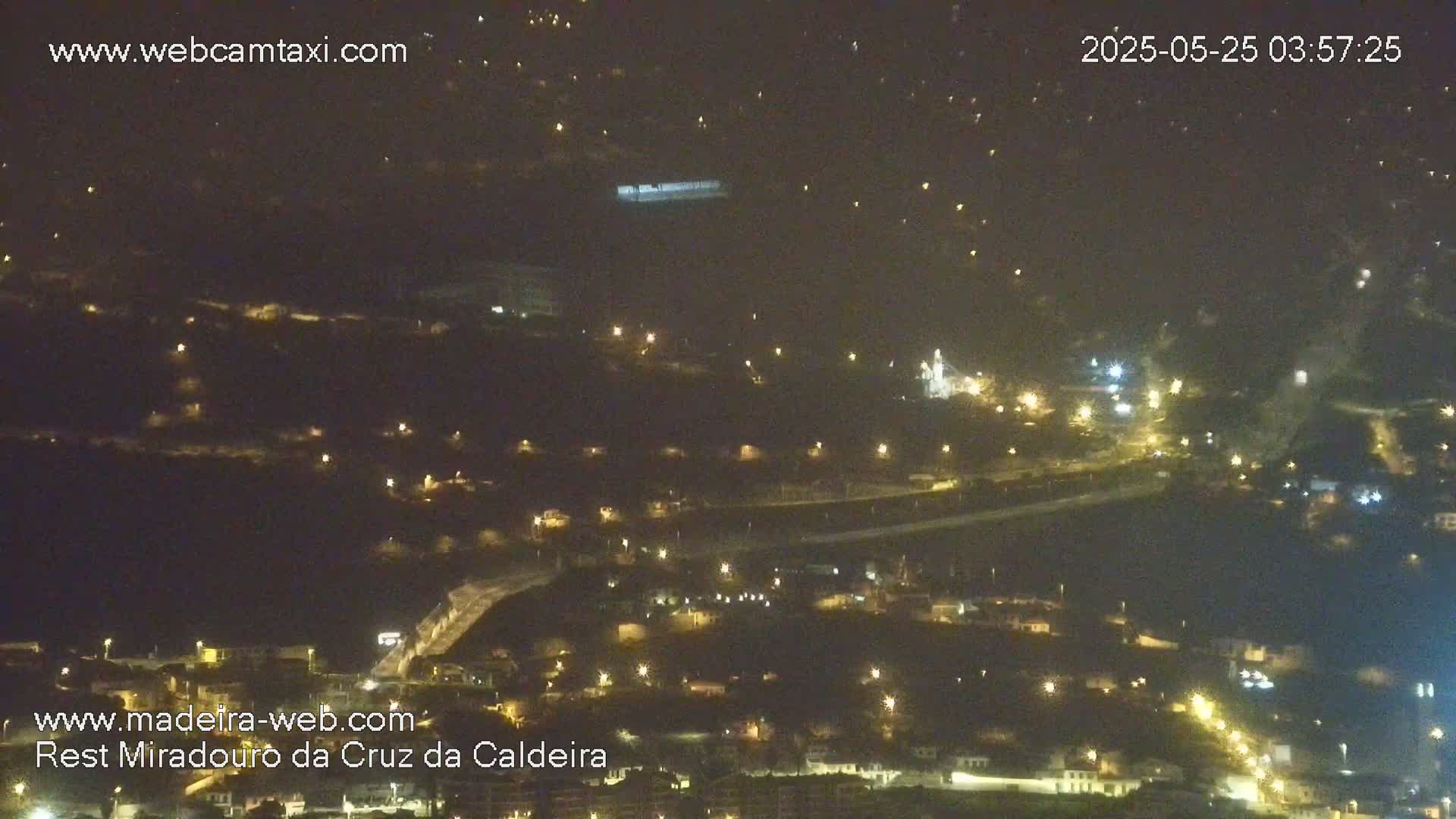 Cruz da Caldeira & West Fucnhal Skyline Live Cam - Camara de Lobos, Madeira, Portugal