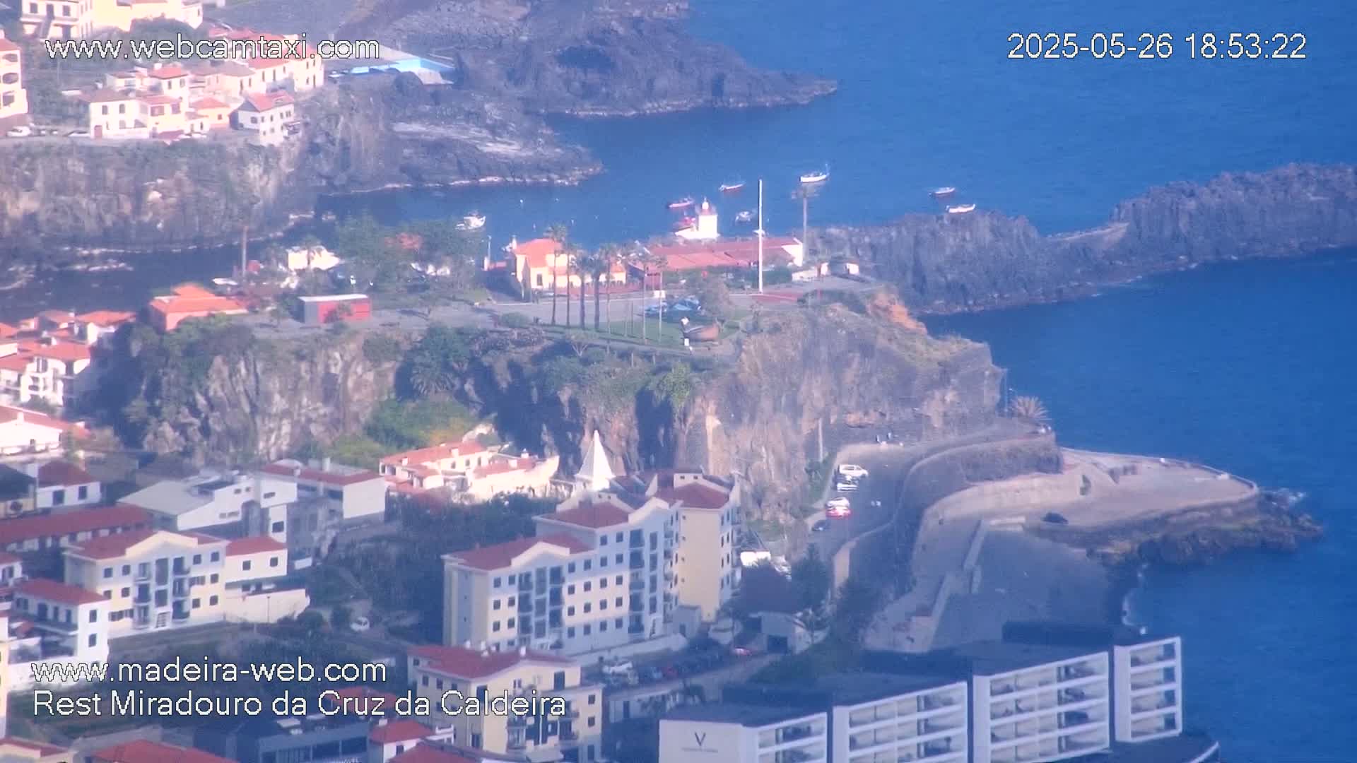 Cruz da Caldeira & West Fucnhal Skyline Live Cam - Camara de Lobos, Madeira, Portugal